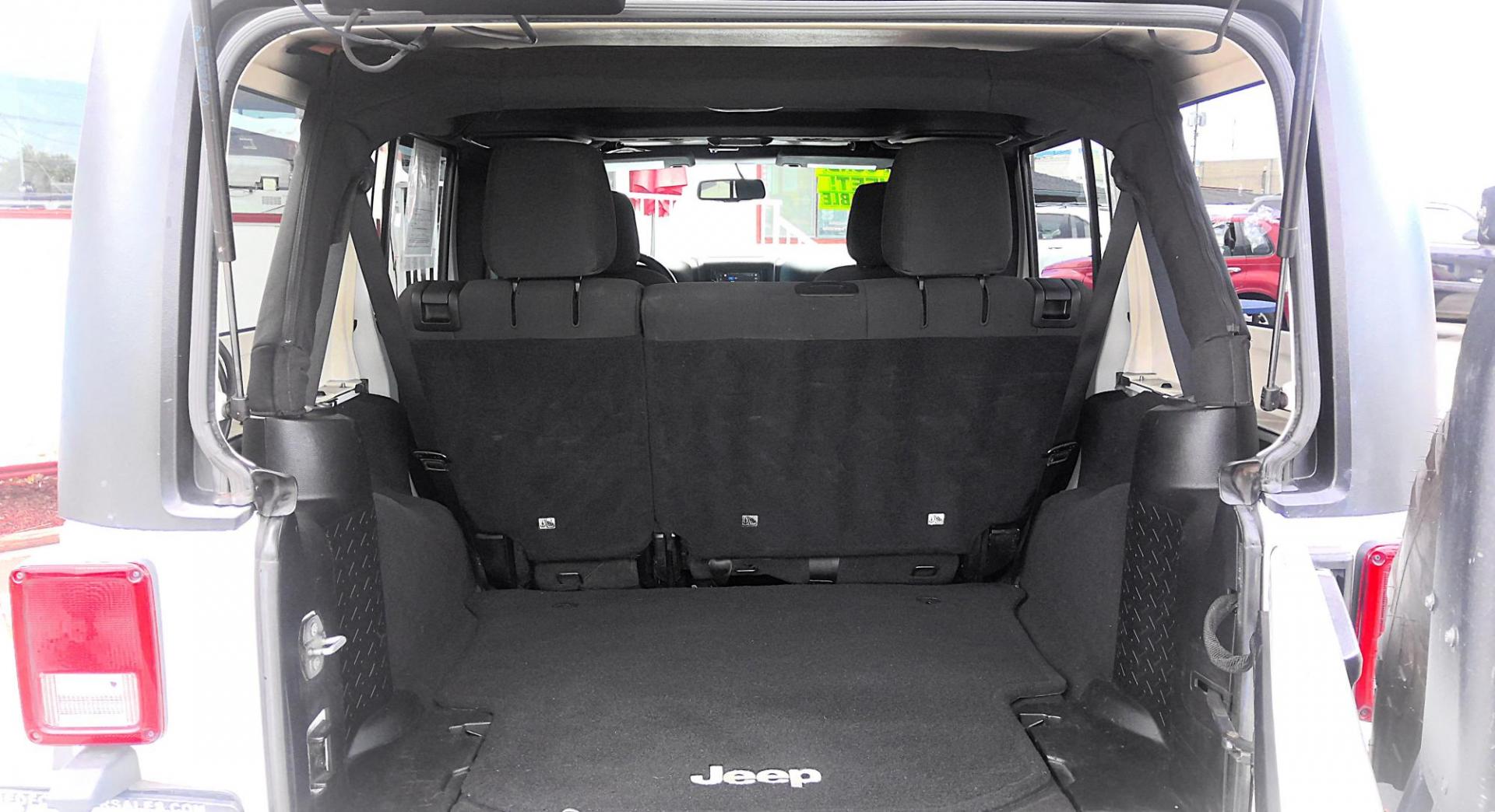 2016 WHITE Jeep Wrangler Unlimited Sport 4WD (1C4BJWDG0GL) with an 3.6L V6 DOHC 24V FFV engine, located at 502 S. Riverside Avenue, Medford, OR, 97501, (541) 773-3136, 42.322803, -122.867477 - Photo#4
