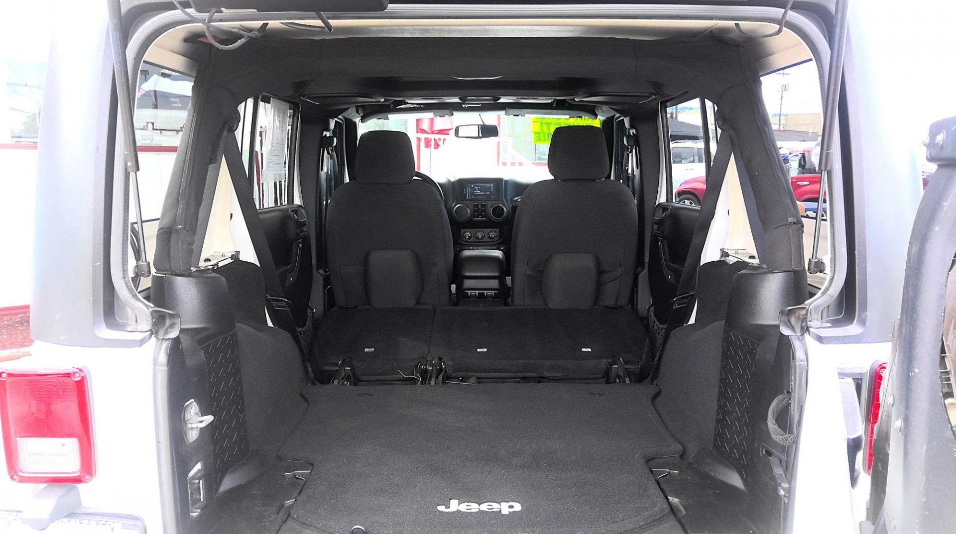 2016 WHITE Jeep Wrangler Unlimited Sport 4WD (1C4BJWDG0GL) with an 3.6L V6 DOHC 24V FFV engine, located at 502 S. Riverside Avenue, Medford, OR, 97501, (541) 773-3136, 42.322803, -122.867477 - Photo#5