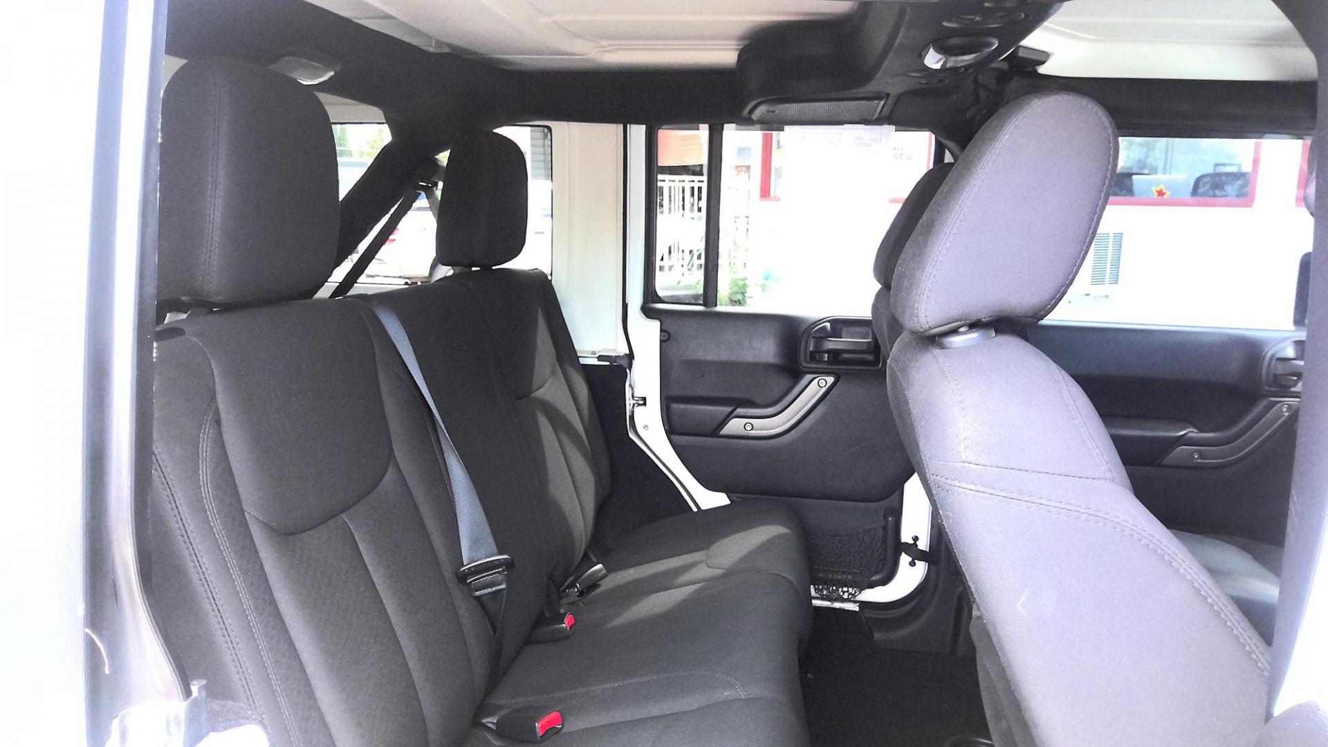 2016 WHITE Jeep Wrangler Unlimited Sport 4WD (1C4BJWDG0GL) with an 3.6L V6 DOHC 24V FFV engine, located at 502 S. Riverside Avenue, Medford, OR, 97501, (541) 773-3136, 42.322803, -122.867477 - Photo#6