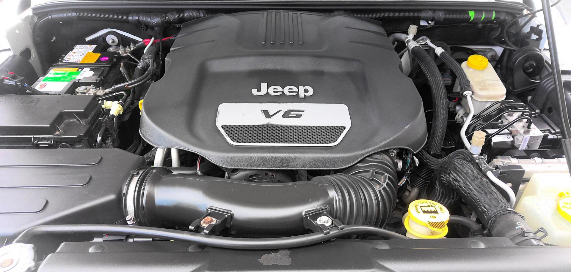 2016 WHITE Jeep Wrangler Unlimited Sport 4WD (1C4BJWDG0GL) with an 3.6L V6 DOHC 24V FFV engine, located at 502 S. Riverside Avenue, Medford, OR, 97501, (541) 773-3136, 42.322803, -122.867477 - Photo#13