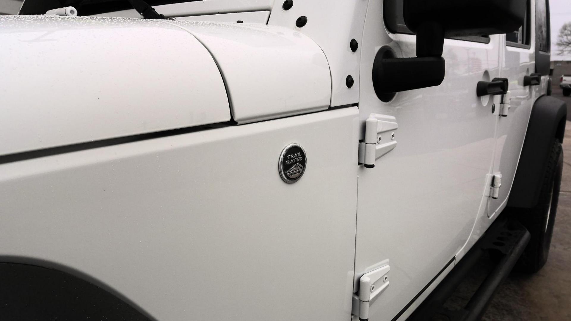 2016 WHITE Jeep Wrangler Unlimited Sport 4WD (1C4BJWDG0GL) with an 3.6L V6 DOHC 24V FFV engine, located at 502 S. Riverside Avenue, Medford, OR, 97501, (541) 773-3136, 42.322803, -122.867477 - Photo#3