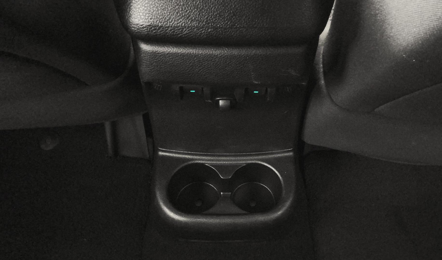 2016 WHITE Jeep Wrangler Unlimited Sport 4WD (1C4BJWDG0GL) with an 3.6L V6 DOHC 24V FFV engine, located at 502 S. Riverside Avenue, Medford, OR, 97501, (541) 773-3136, 42.322803, -122.867477 - Photo#9