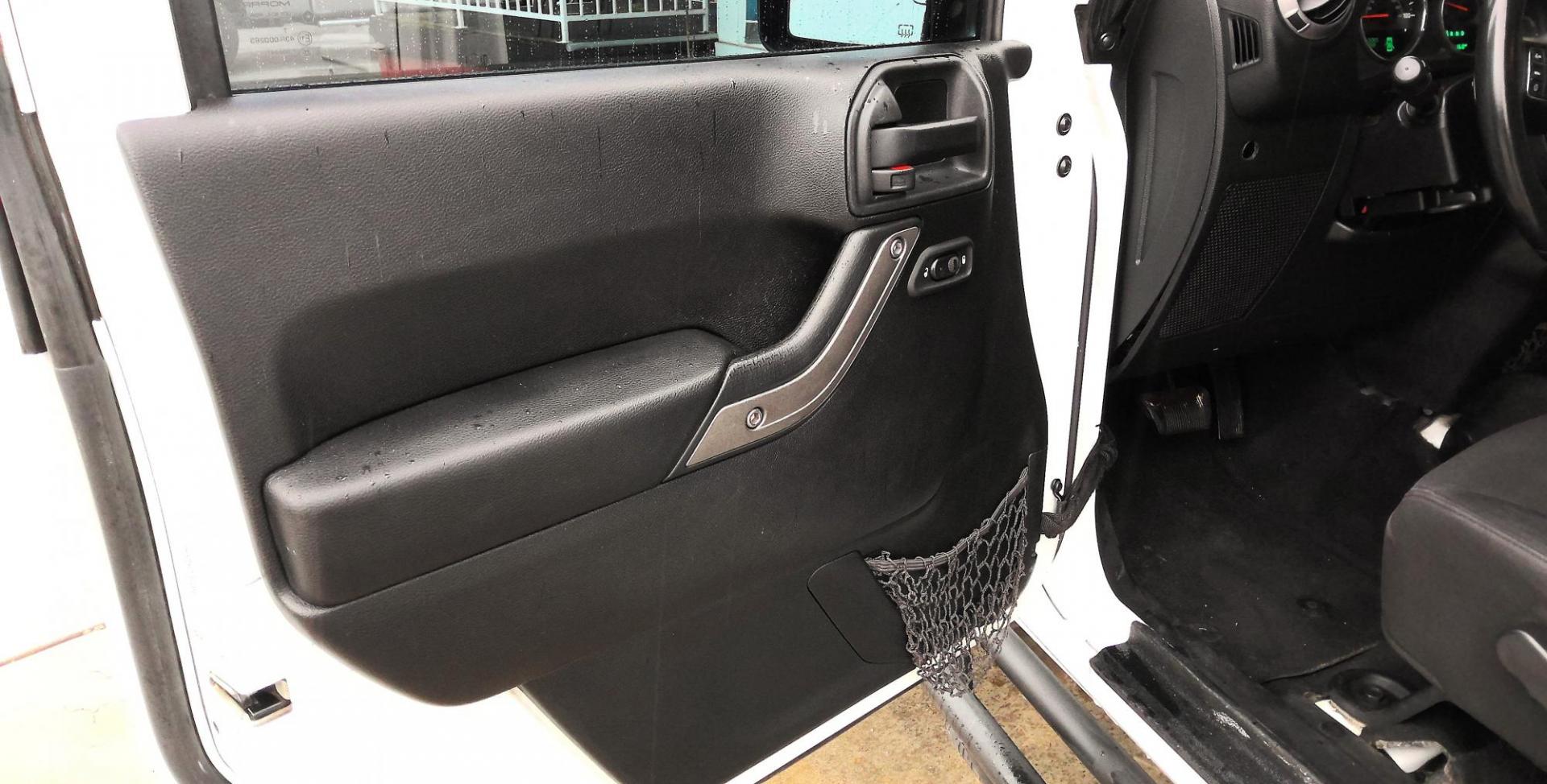 2016 WHITE Jeep Wrangler Unlimited Sport 4WD (1C4BJWDG0GL) with an 3.6L V6 DOHC 24V FFV engine, located at 502 S. Riverside Avenue, Medford, OR, 97501, (541) 773-3136, 42.322803, -122.867477 - Photo#11