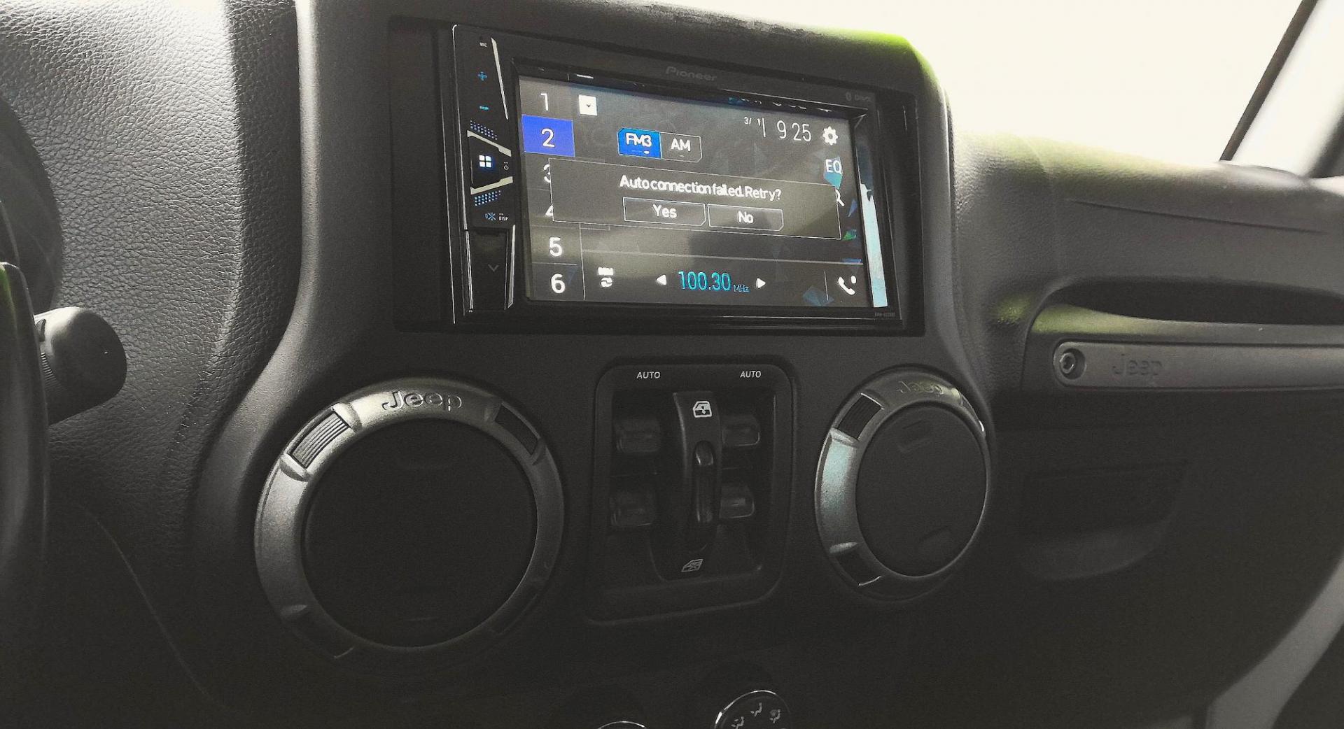 2016 WHITE Jeep Wrangler Unlimited Sport 4WD (1C4BJWDG0GL) with an 3.6L V6 DOHC 24V FFV engine, located at 502 S. Riverside Avenue, Medford, OR, 97501, (541) 773-3136, 42.322803, -122.867477 - Photo#12