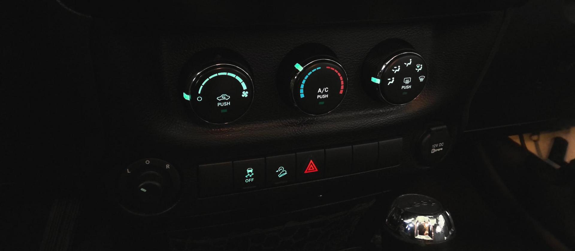 2016 WHITE Jeep Wrangler Unlimited Sport 4WD (1C4BJWDG0GL) with an 3.6L V6 DOHC 24V FFV engine, located at 502 S. Riverside Avenue, Medford, OR, 97501, (541) 773-3136, 42.322803, -122.867477 - Photo#13