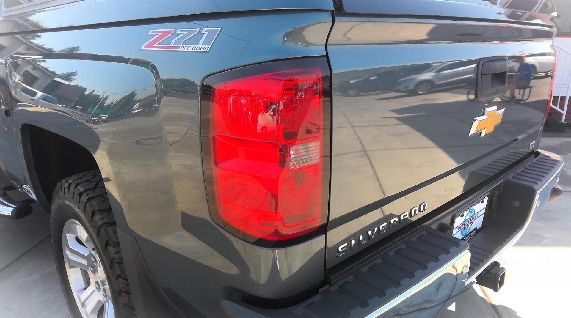2014 BLUE Chevrolet Silverado 1500 1LZ Crew Cab 4WD (3GCUKSECXEG) with an 5.3L V8 OHV 16V engine, 6-Speed Automatic transmission, located at 502 S. Riverside Avenue, Medford, OR, 97501, (541) 773-3136, 42.322803, -122.867477 - Photo#3