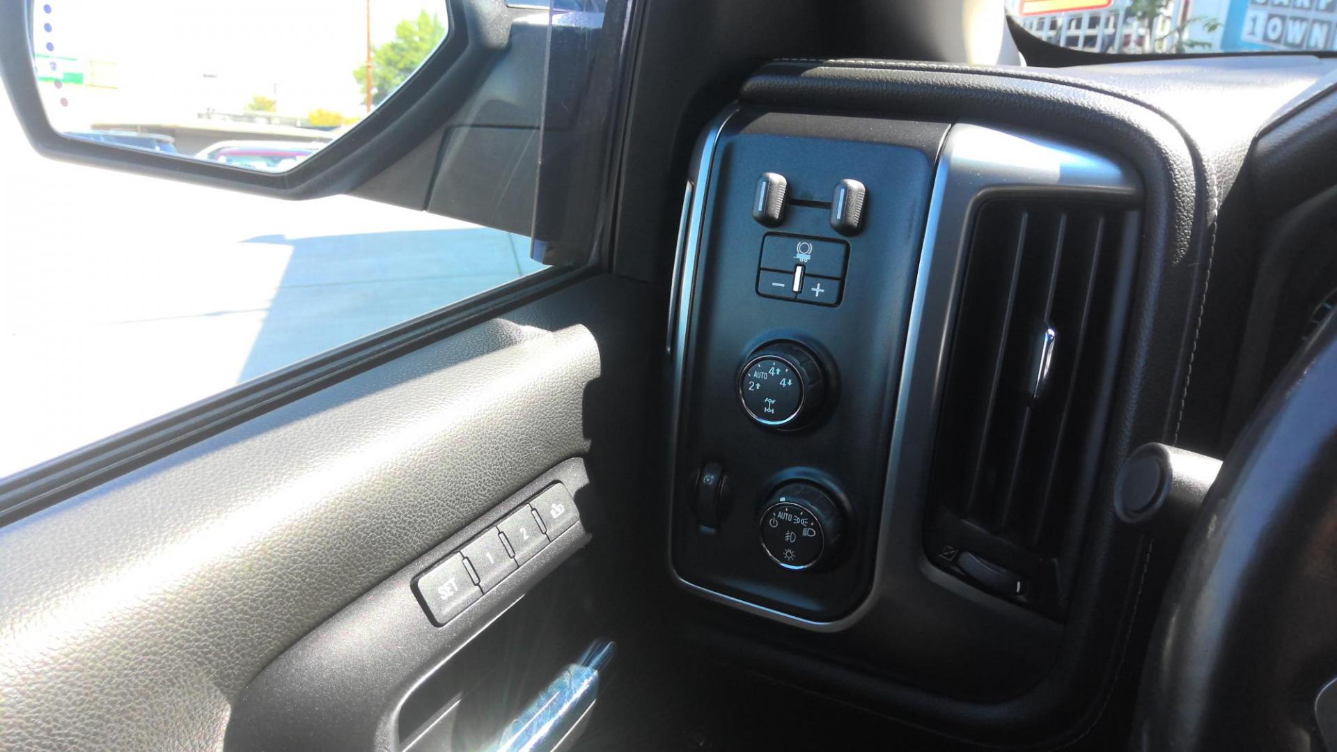 2014 BLUE Chevrolet Silverado 1500 1LZ Crew Cab 4WD (3GCUKSECXEG) with an 5.3L V8 OHV 16V engine, 6-Speed Automatic transmission, located at 502 S. Riverside Avenue, Medford, OR, 97501, (541) 773-3136, 42.322803, -122.867477 - Photo#12