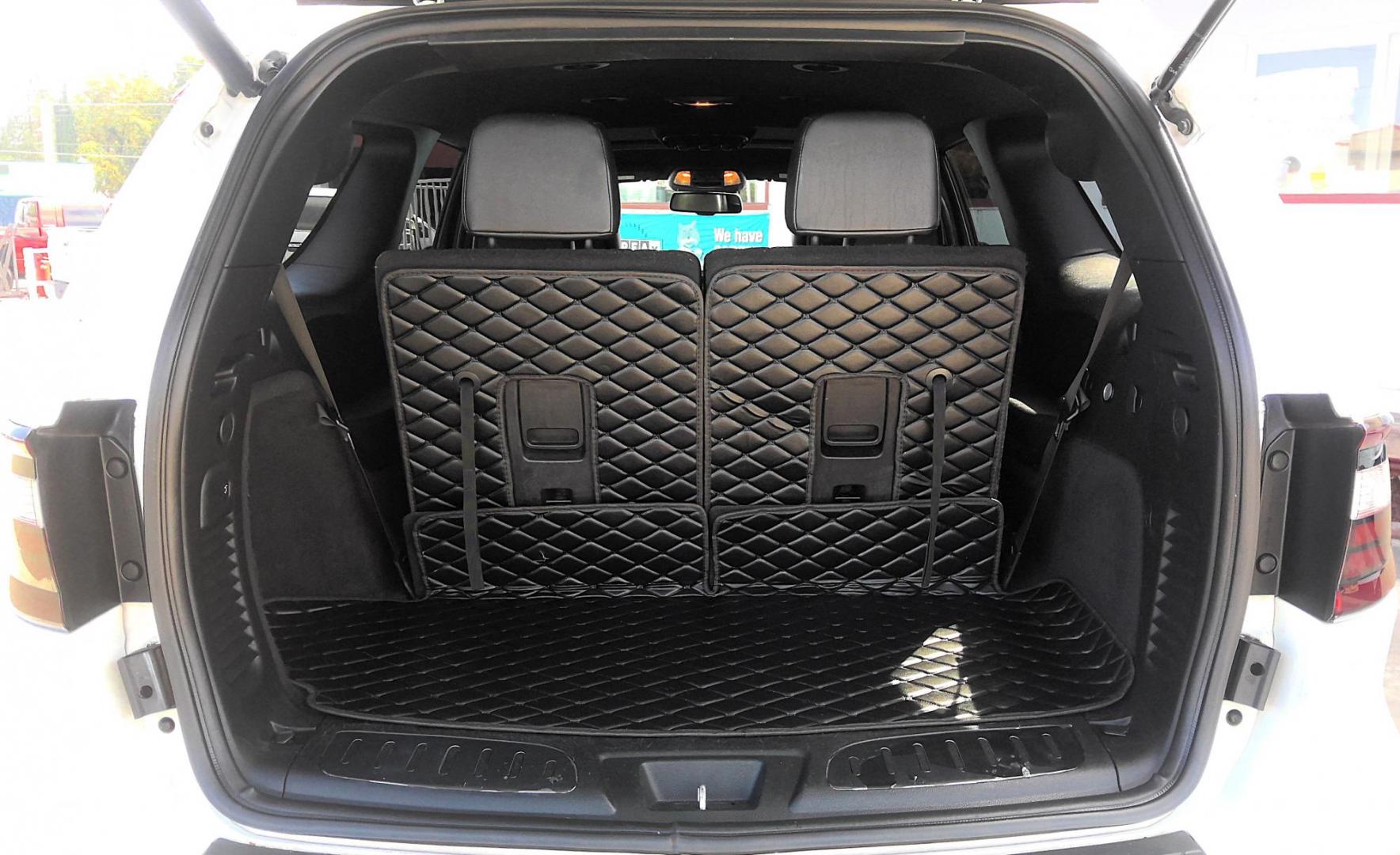 2014 WHITE Dodge Durango R/T AWD (1C4SDJCT6EC) with an 5.7L V8 OHV 16V engine, 8-Speed Automatic transmission, located at 502 S. Riverside Avenue, Medford, OR, 97501, (541) 773-3136, 42.322803, -122.867477 - Photo#3