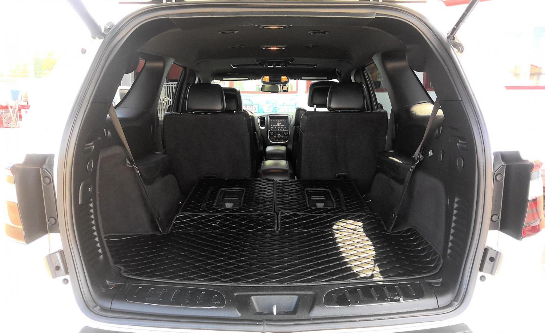 2014 WHITE Dodge Durango R/T AWD (1C4SDJCT6EC) with an 5.7L V8 OHV 16V engine, 8-Speed Automatic transmission, located at 502 S. Riverside Avenue, Medford, OR, 97501, (541) 773-3136, 42.322803, -122.867477 - Photo#4