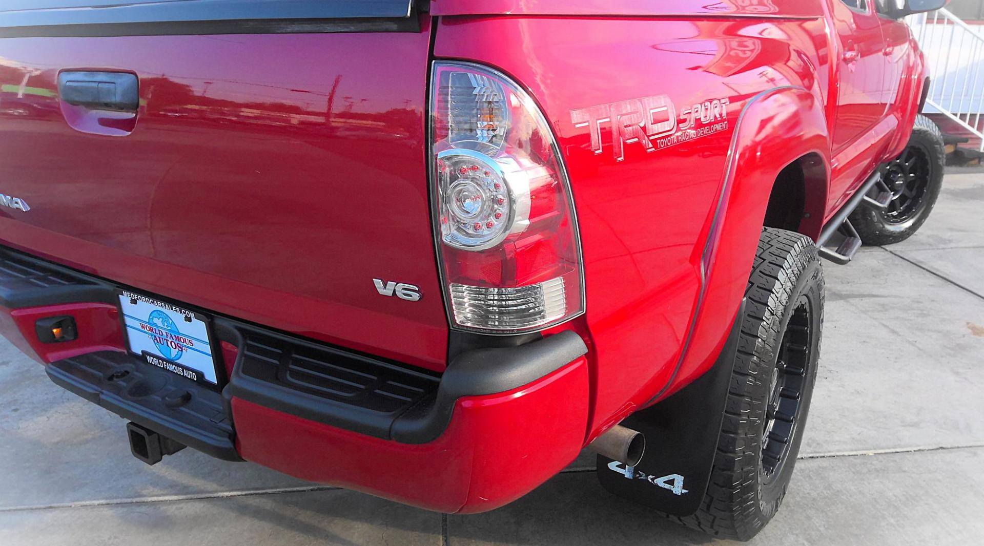 2015 RED Toyota Tacoma Double Cab V6 6MT 4WD (3TMLU4EN5FM) with an 4.0L V6 DOHC 24V engine, 6-Speed Manual transmission, located at 502 S. Riverside Avenue, Medford, OR, 97501, (541) 773-3136, 42.322803, -122.867477 - Photo#3