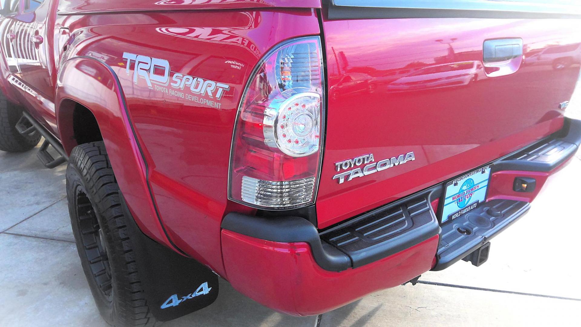 2015 RED Toyota Tacoma Double Cab V6 6MT 4WD (3TMLU4EN5FM) with an 4.0L V6 DOHC 24V engine, 6-Speed Manual transmission, located at 502 S. Riverside Avenue, Medford, OR, 97501, (541) 773-3136, 42.322803, -122.867477 - Photo#4