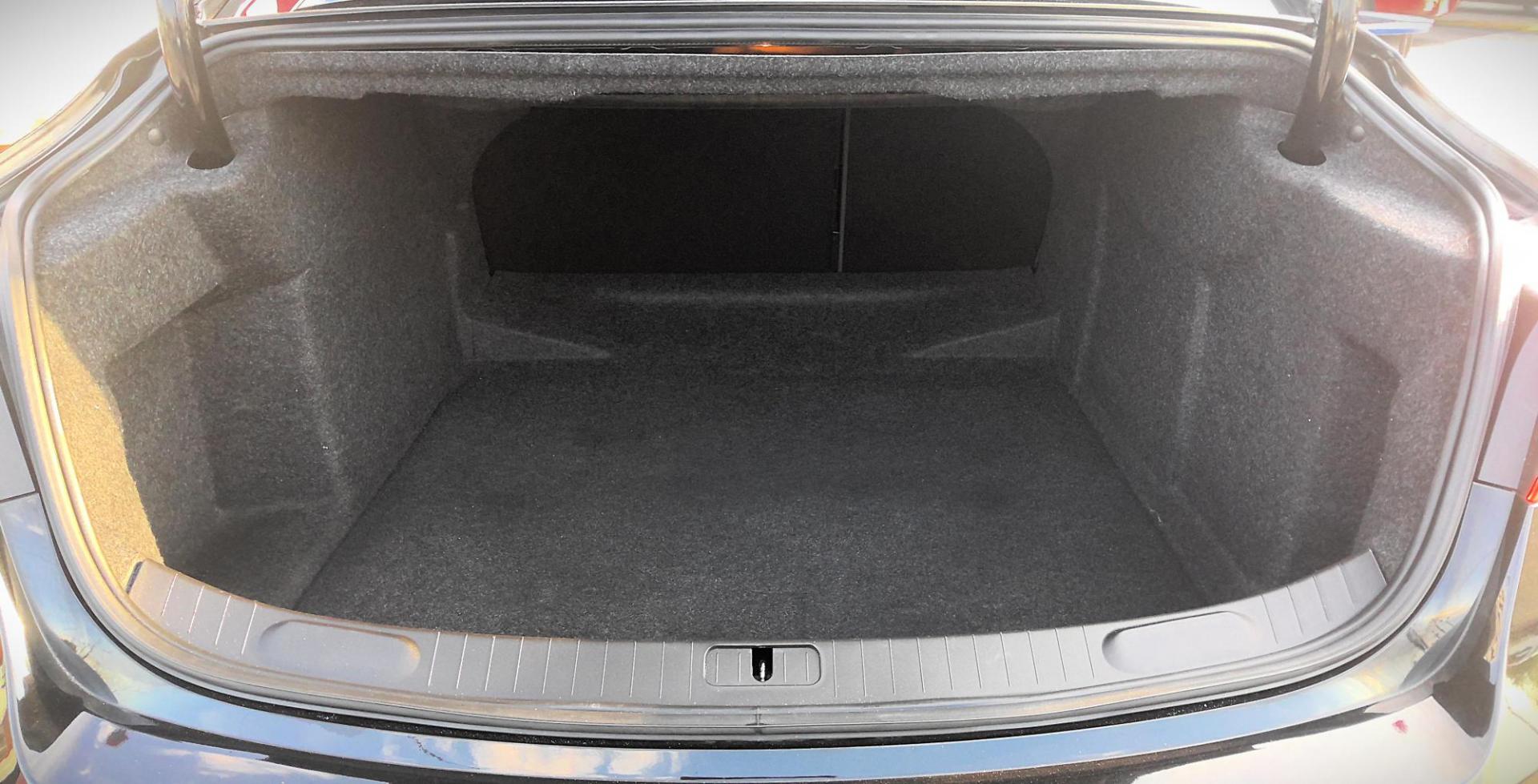2018 BLACK Chevrolet Impala LT (2G1105S34J9) with an 3.6L V6 DOHC 24V engine, 6A transmission, located at 502 S. Riverside Avenue, Medford, OR, 97501, (541) 773-3136, 42.322803, -122.867477 - Photo#3