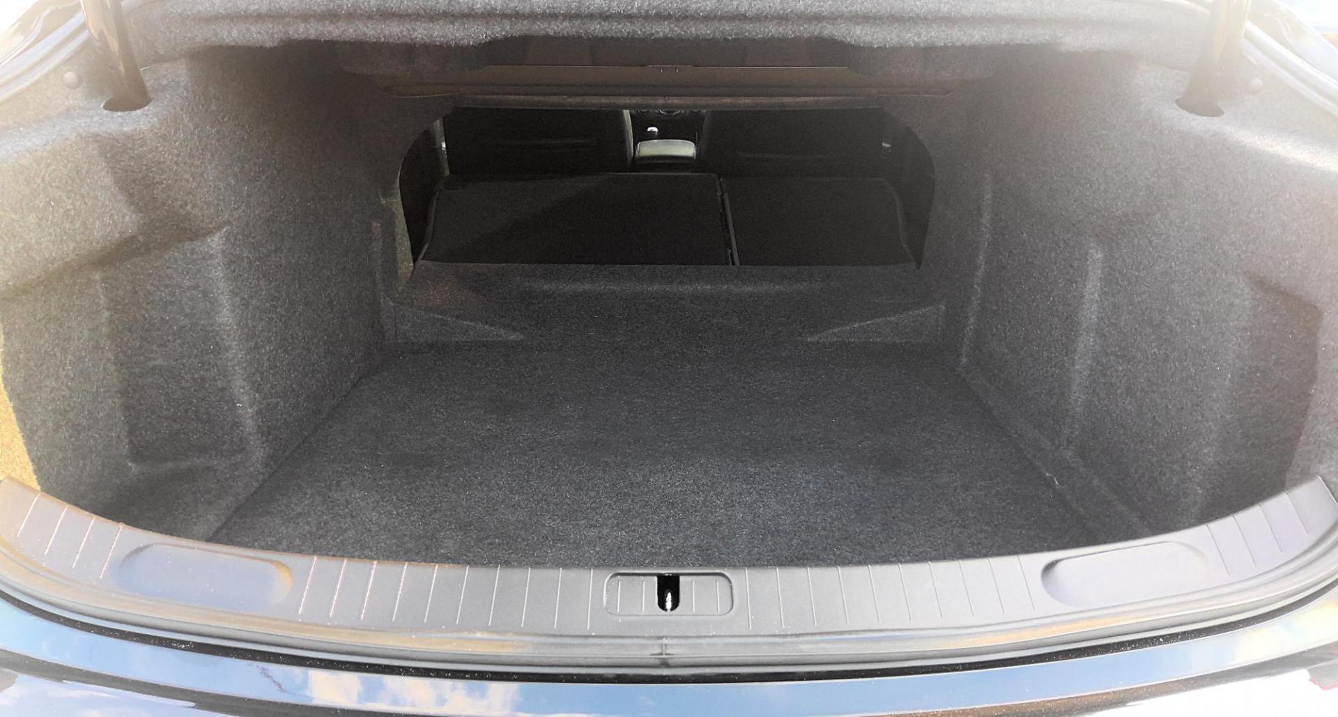 2018 BLACK Chevrolet Impala LT (2G1105S34J9) with an 3.6L V6 DOHC 24V engine, 6A transmission, located at 502 S. Riverside Avenue, Medford, OR, 97501, (541) 773-3136, 42.322803, -122.867477 - Photo#4