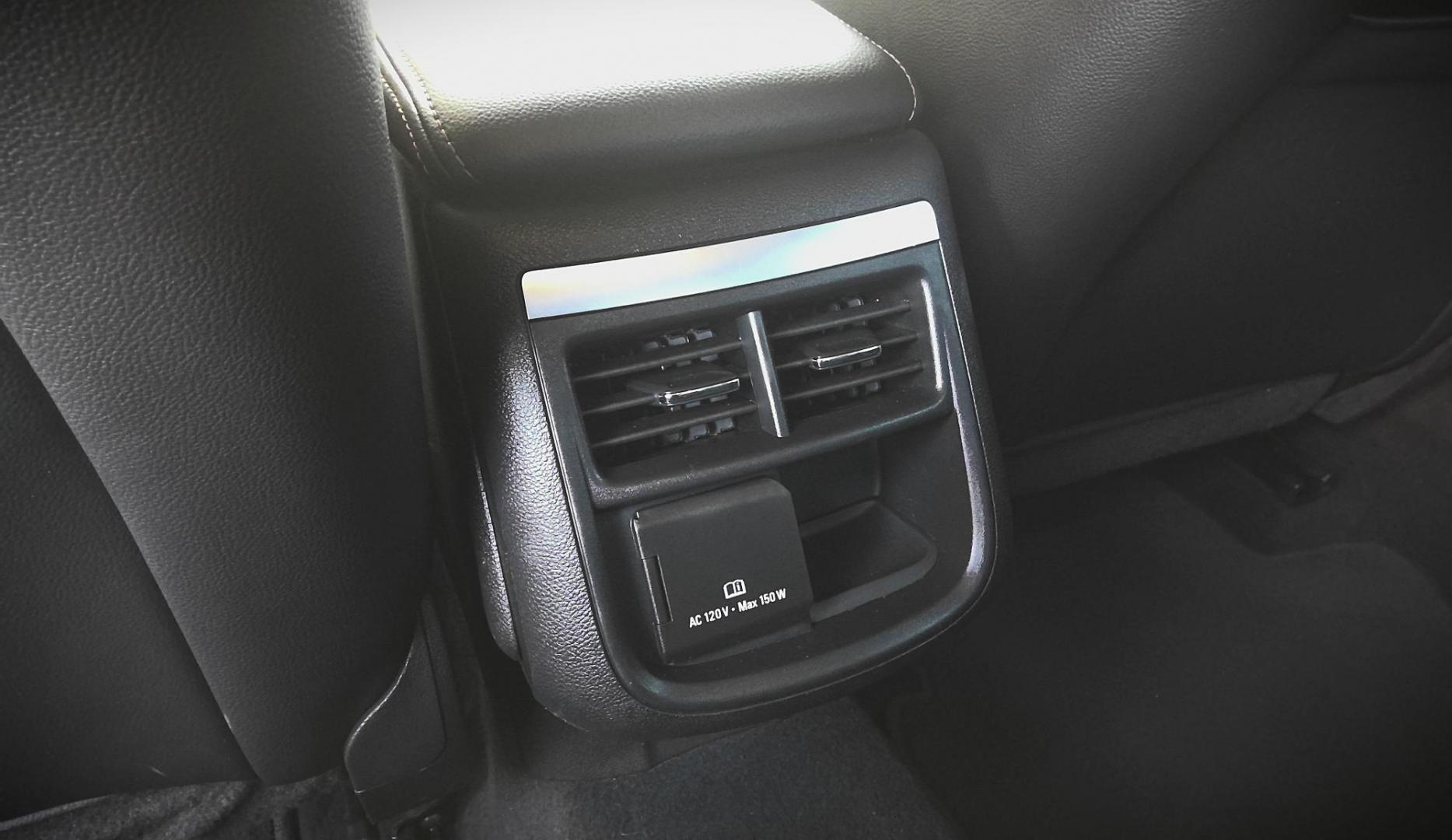 2018 BLACK Chevrolet Impala LT (2G1105S34J9) with an 3.6L V6 DOHC 24V engine, 6A transmission, located at 502 S. Riverside Avenue, Medford, OR, 97501, (541) 773-3136, 42.322803, -122.867477 - Photo#7