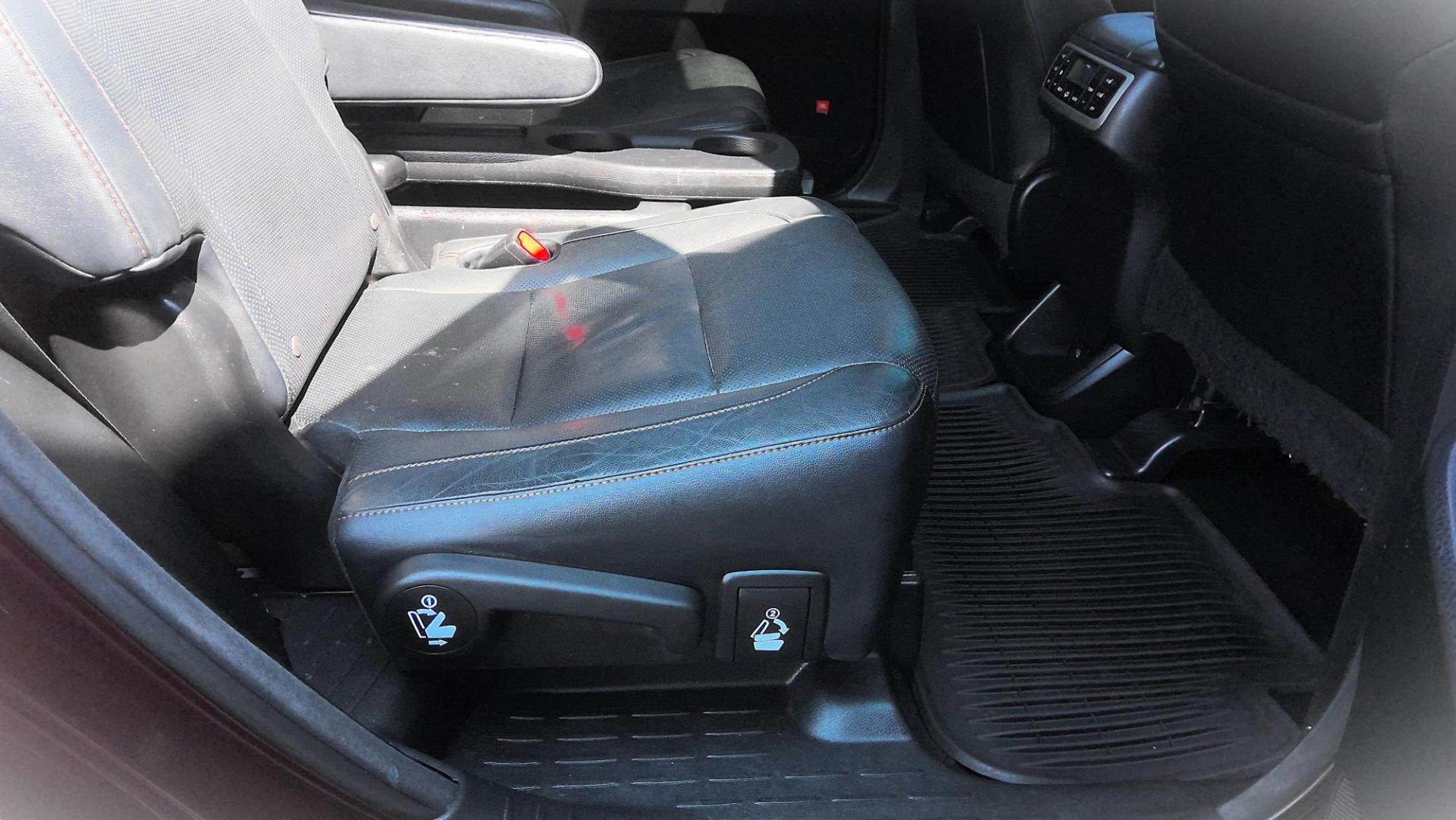 2014 RED Toyota Highlander Limited AWD V6 (5TDDKRFH7ES) with an 3.5L V6 DOHC 24V engine, 6-Speed Automatic transmission, located at 502 S. Riverside Avenue, Medford, OR, 97501, (541) 773-3136, 42.322803, -122.867477 - Photo#11