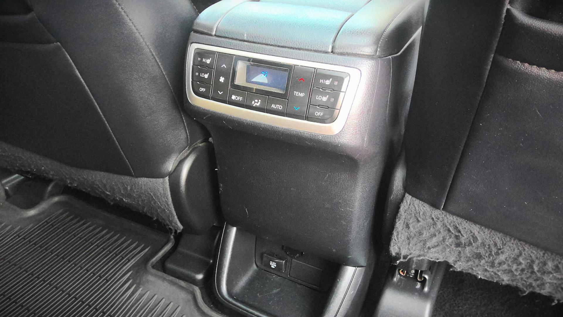 2014 RED Toyota Highlander Limited AWD V6 (5TDDKRFH7ES) with an 3.5L V6 DOHC 24V engine, 6-Speed Automatic transmission, located at 502 S. Riverside Avenue, Medford, OR, 97501, (541) 773-3136, 42.322803, -122.867477 - Photo#13