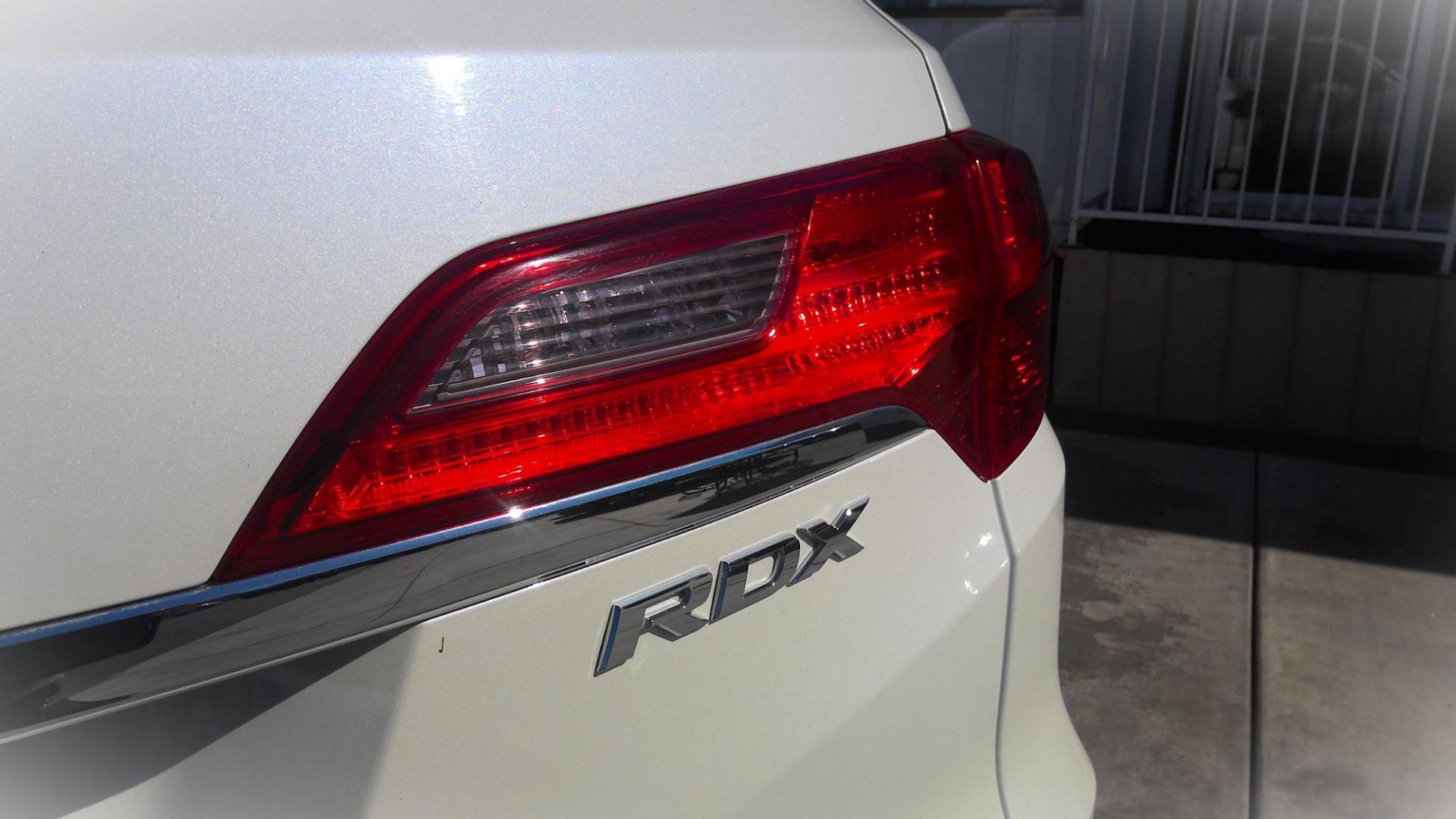 2015 WHITE Acura RDX 6-Spd AT (5J8TB3H33FL) with an 2.3L L4 DOHC 16V engine, 6-Speed Automatic transmission, located at 502 S. Riverside Avenue, Medford, OR, 97501, (541) 773-3136, 42.322803, -122.867477 - Photo#3