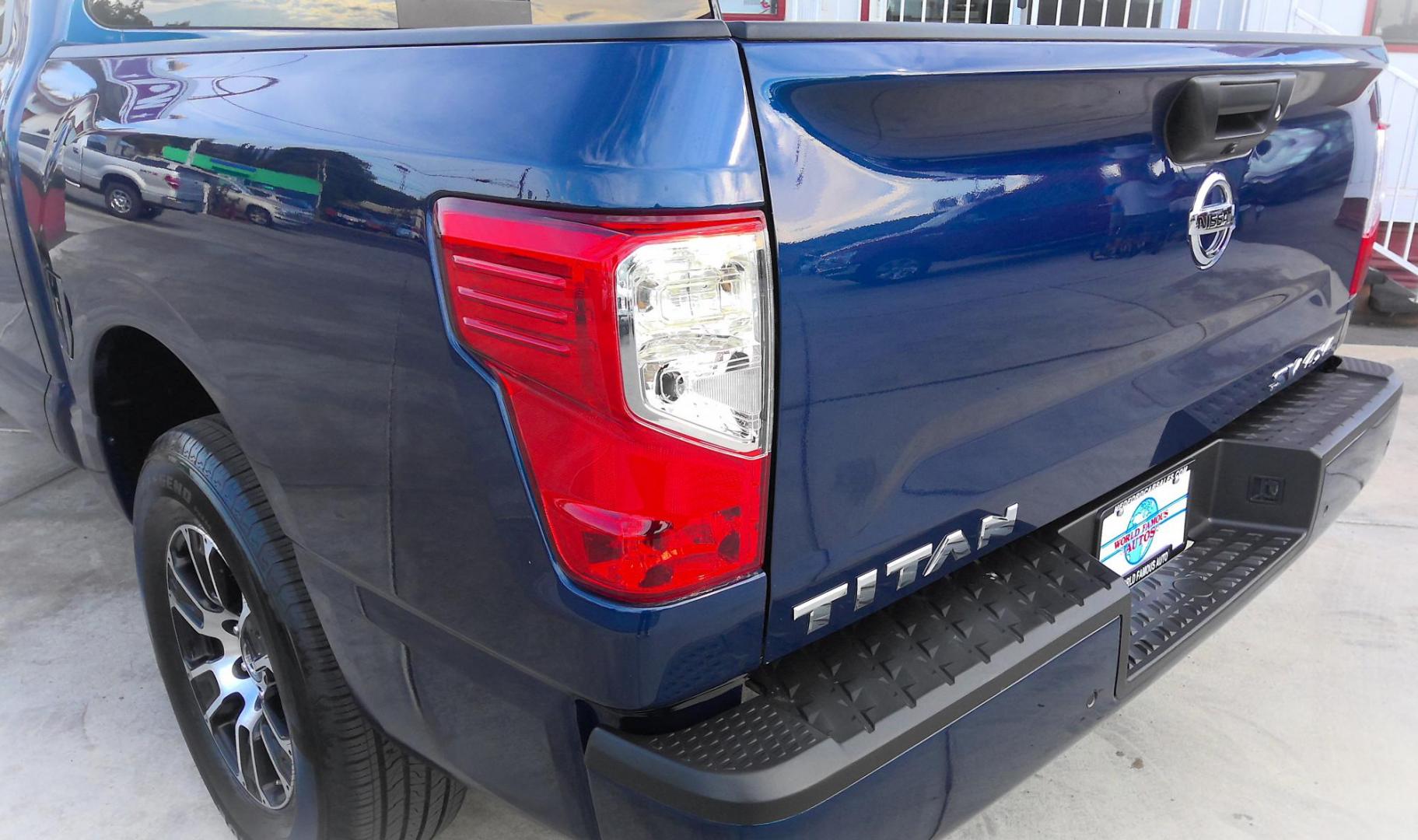 2022 BLUE Nissan Titan S Crew Cab 4WD (1N6AA1EC4NN) with an 5.6L V8 DOHC 32V engine, 9A transmission, located at 502 S. Riverside Avenue, Medford, OR, 97501, (541) 773-3136, 42.322803, -122.867477 - Photo#3