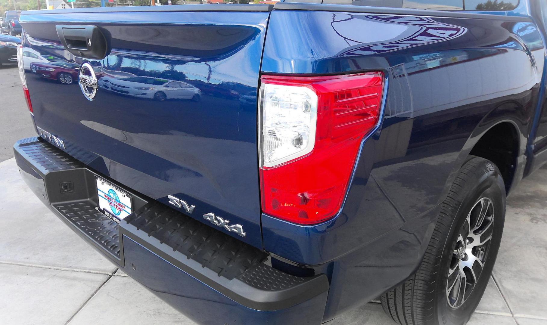 2022 BLUE Nissan Titan S Crew Cab 4WD (1N6AA1EC4NN) with an 5.6L V8 DOHC 32V engine, 9A transmission, located at 502 S. Riverside Avenue, Medford, OR, 97501, (541) 773-3136, 42.322803, -122.867477 - Photo#4