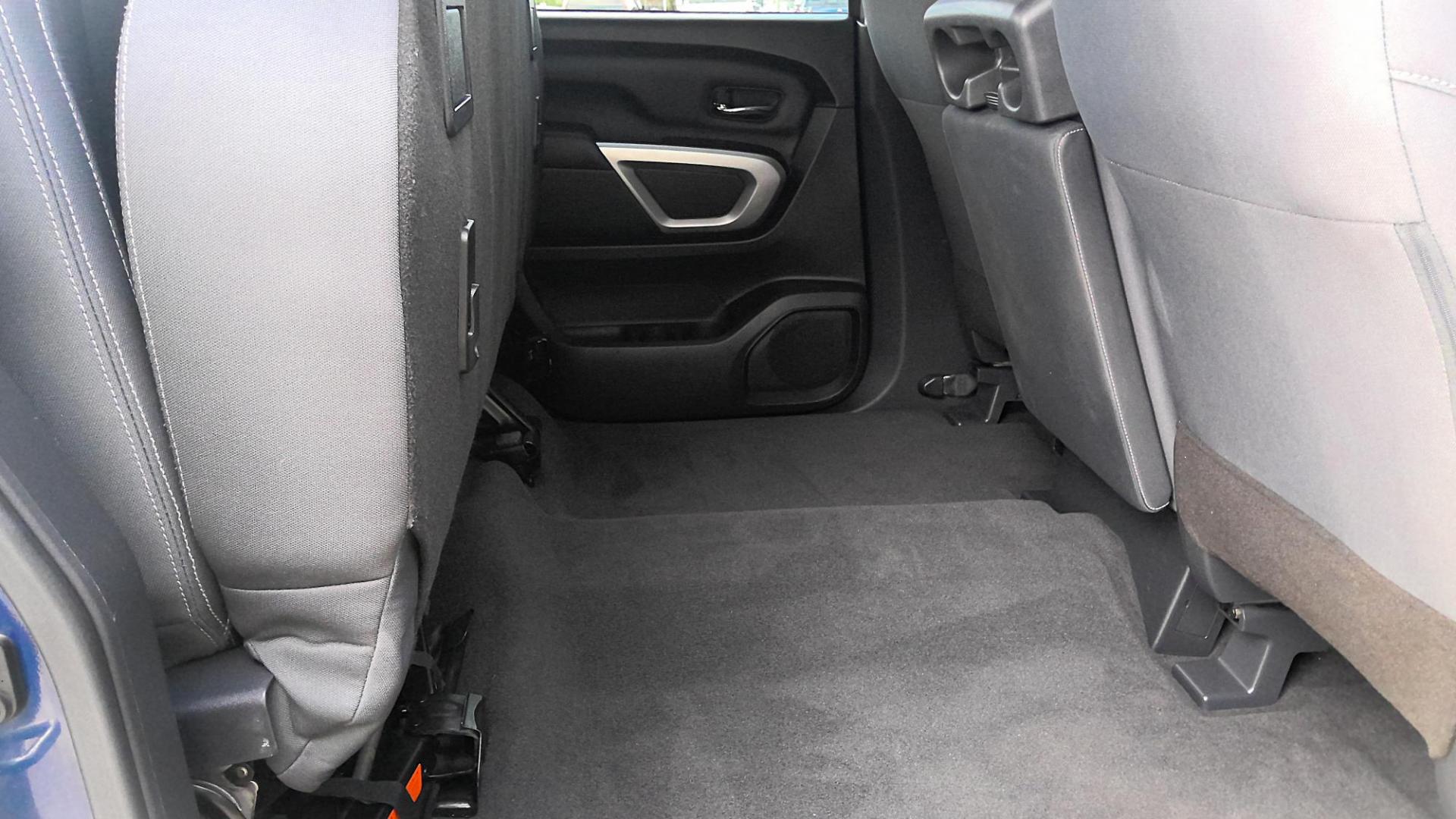 2022 BLUE Nissan Titan S Crew Cab 4WD (1N6AA1EC4NN) with an 5.6L V8 DOHC 32V engine, 9A transmission, located at 502 S. Riverside Avenue, Medford, OR, 97501, (541) 773-3136, 42.322803, -122.867477 - Photo#7