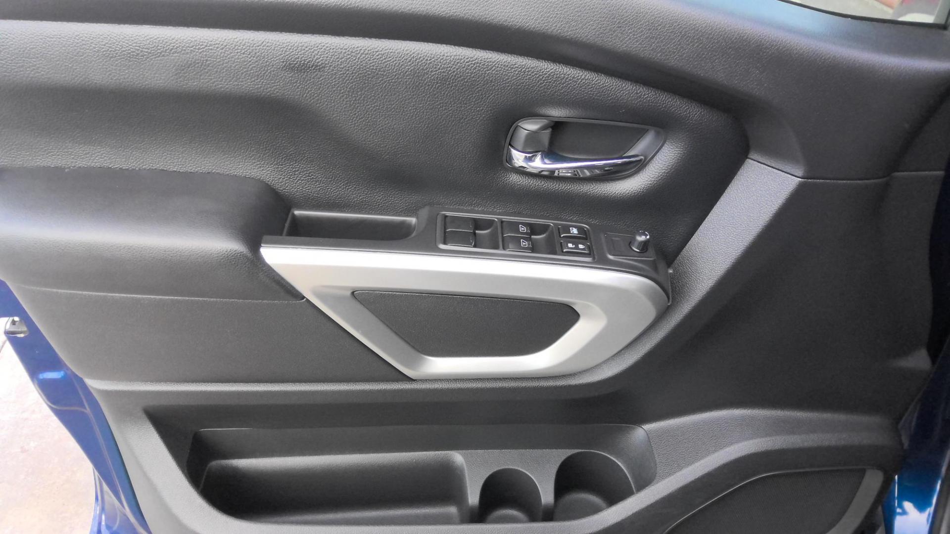 2022 BLUE Nissan Titan S Crew Cab 4WD (1N6AA1EC4NN) with an 5.6L V8 DOHC 32V engine, 9A transmission, located at 502 S. Riverside Avenue, Medford, OR, 97501, (541) 773-3136, 42.322803, -122.867477 - Photo#8