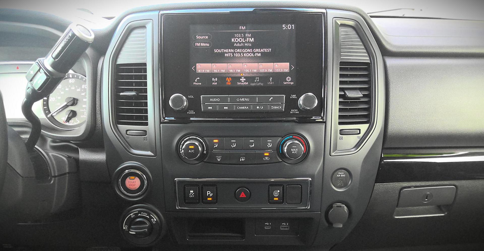 2022 BLUE Nissan Titan S Crew Cab 4WD (1N6AA1EC4NN) with an 5.6L V8 DOHC 32V engine, 9A transmission, located at 502 S. Riverside Avenue, Medford, OR, 97501, (541) 773-3136, 42.322803, -122.867477 - Photo#12