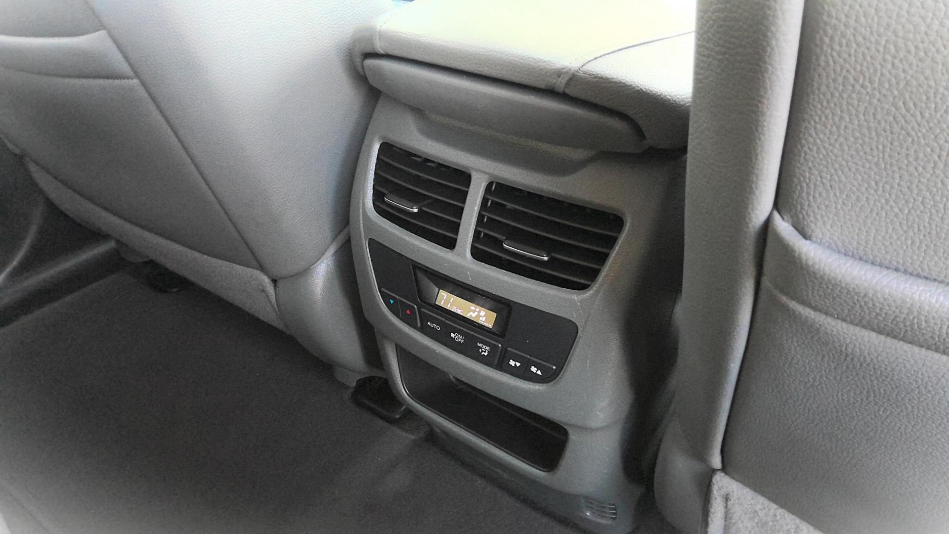 2014 GREEN Acura MDX SH-AWD 6-Spd AT w/Tech Package (5FRYD4H40EB) with an 3.5L V6 SOHC 24V engine, 6-Speed Automatic transmission, located at 502 S. Riverside Avenue, Medford, OR, 97501, (541) 773-3136, 42.322803, -122.867477 - Photo#8