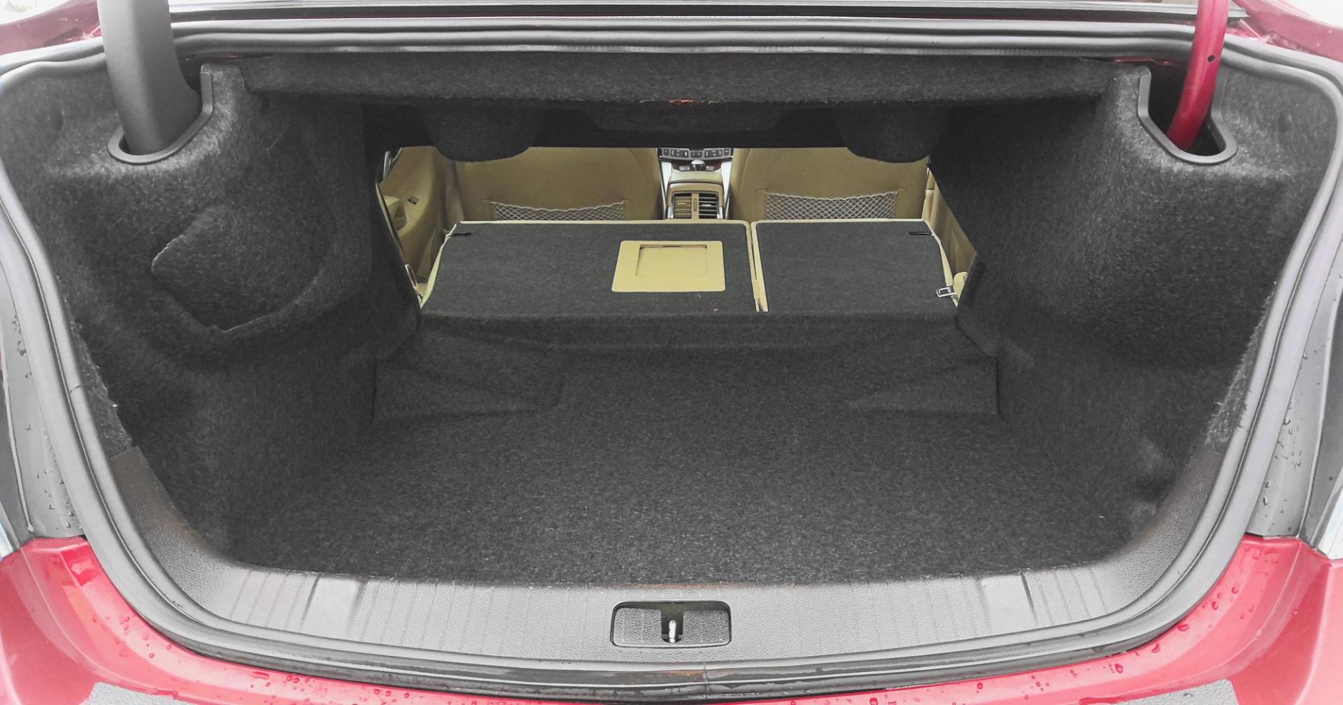 2011 RED Buick LaCrosse CXS (1G4GE5ED0BF) with an 3.6L V6 DOHC 24V engine, 6-Speed Automatic Overdrive transmission, located at 502 S. Riverside Avenue, Medford, OR, 97501, (541) 773-3136, 42.322803, -122.867477 - Photo#6