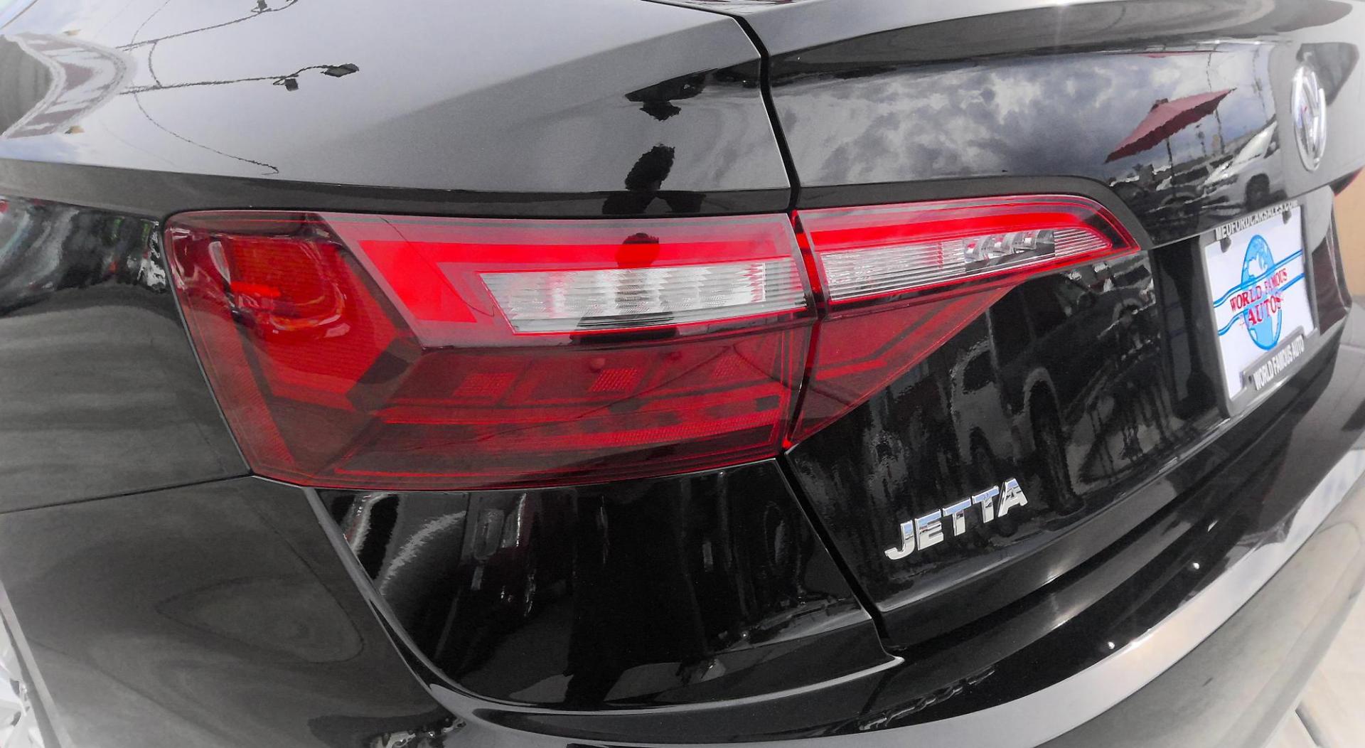 2020 BLACK Volkswagen Jetta 1.4T S 8A (3VWCB7BU1LM) with an 1.4L L4 DOHC 20V engine, 8A transmission, located at 502 S. Riverside Avenue, Medford, OR, 97501, (541) 773-3136, 42.322803, -122.867477 - Photo#3