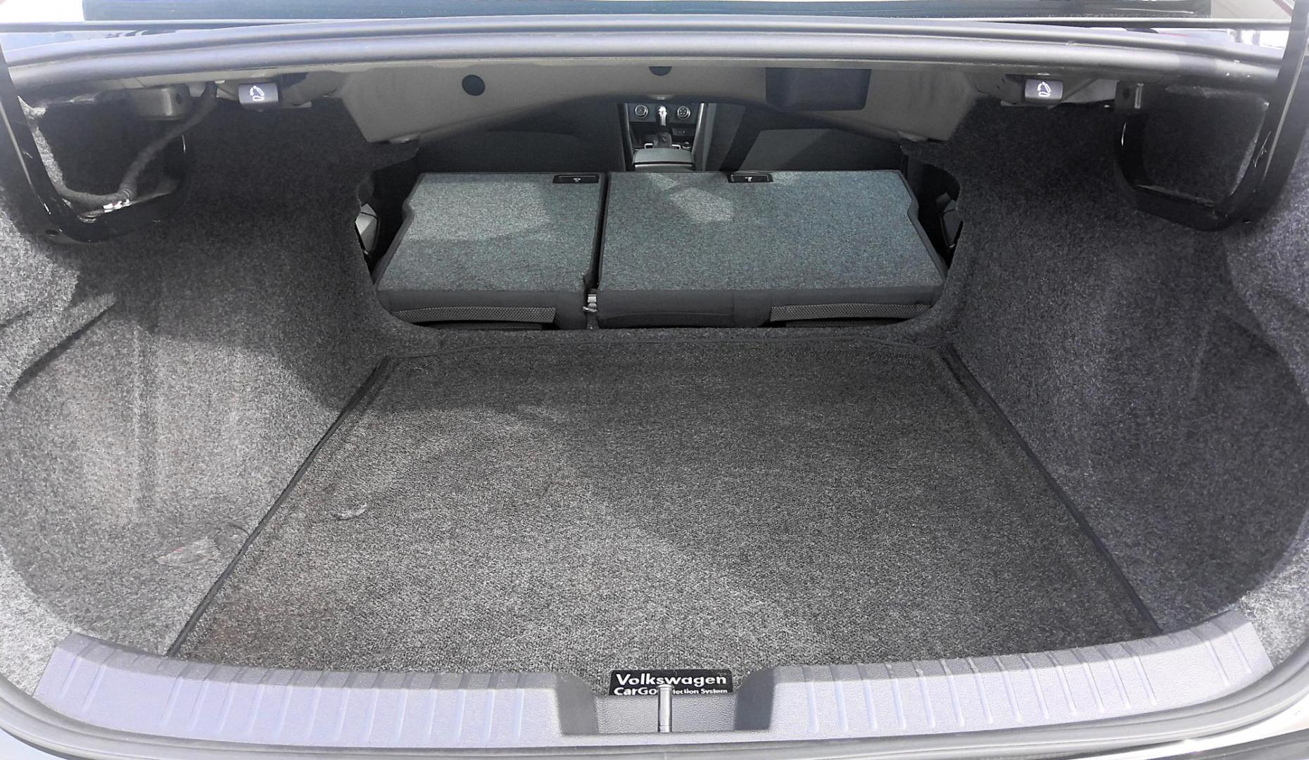 2020 BLACK Volkswagen Jetta 1.4T S 8A (3VWCB7BU1LM) with an 1.4L L4 DOHC 20V engine, 8A transmission, located at 502 S. Riverside Avenue, Medford, OR, 97501, (541) 773-3136, 42.322803, -122.867477 - Photo#5