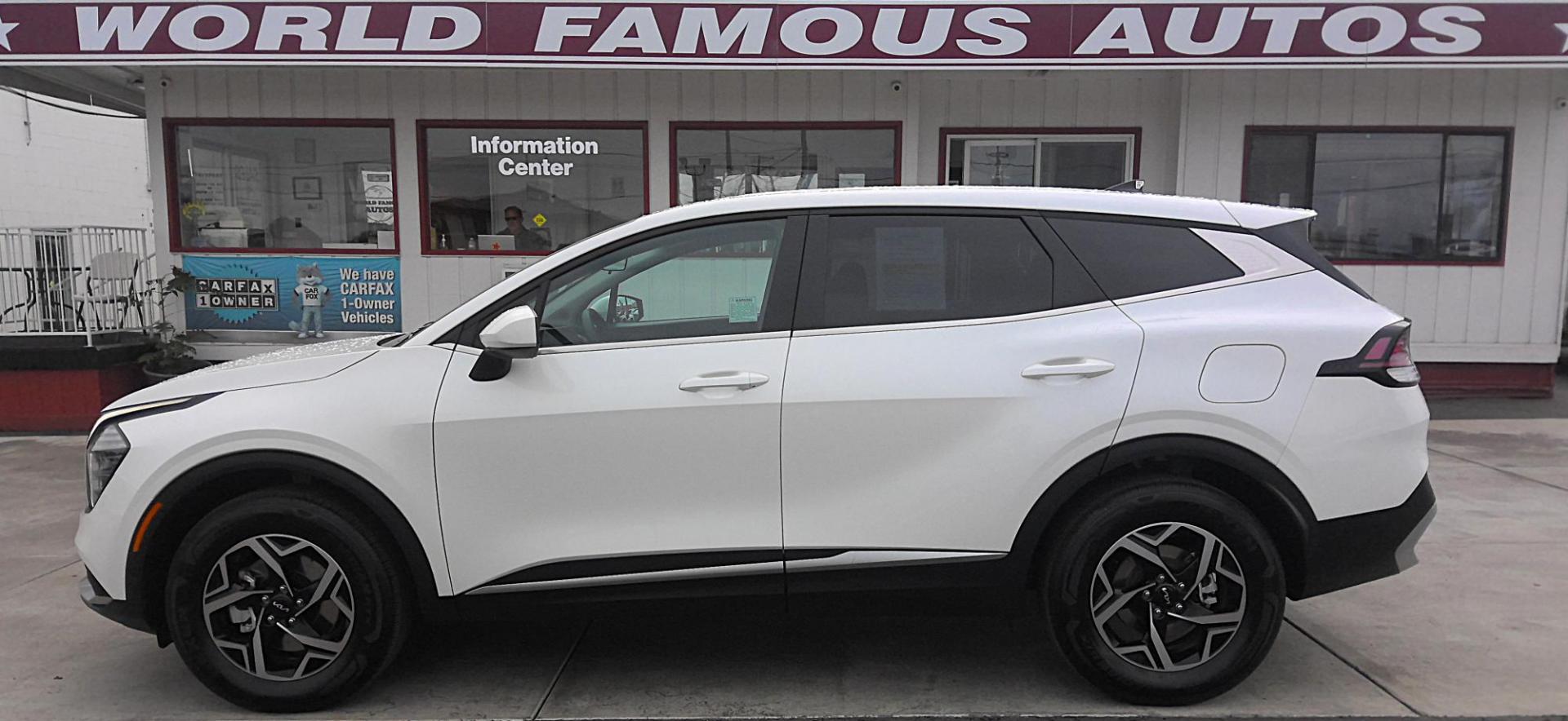2024 WHITE Kia Sportage LX AWD (KNDPUCDF0R7) with an 2.5L V6 DOHC 24V engine, 8A transmission, located at 502 S. Riverside Avenue, Medford, OR, 97501, (541) 773-3136, 42.322803, -122.867477 - Photo#0
