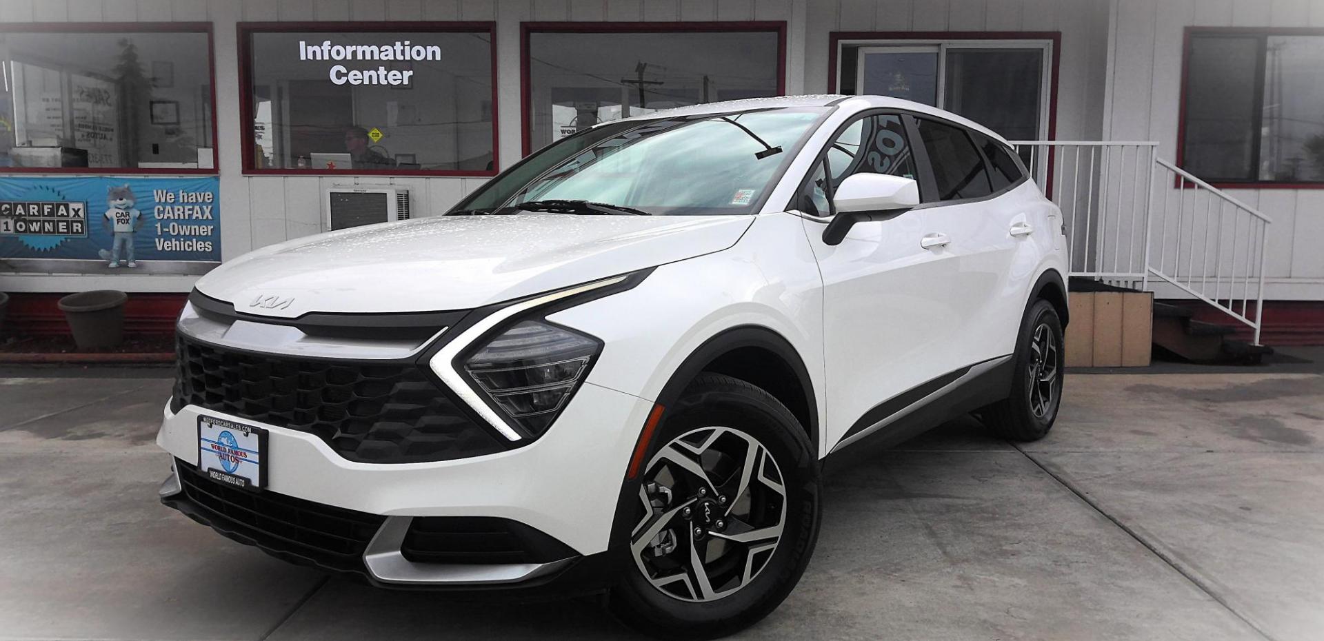 2024 WHITE Kia Sportage LX AWD (KNDPUCDF0R7) with an 2.5L V6 DOHC 24V engine, 8A transmission, located at 502 S. Riverside Avenue, Medford, OR, 97501, (541) 773-3136, 42.322803, -122.867477 - Photo#1