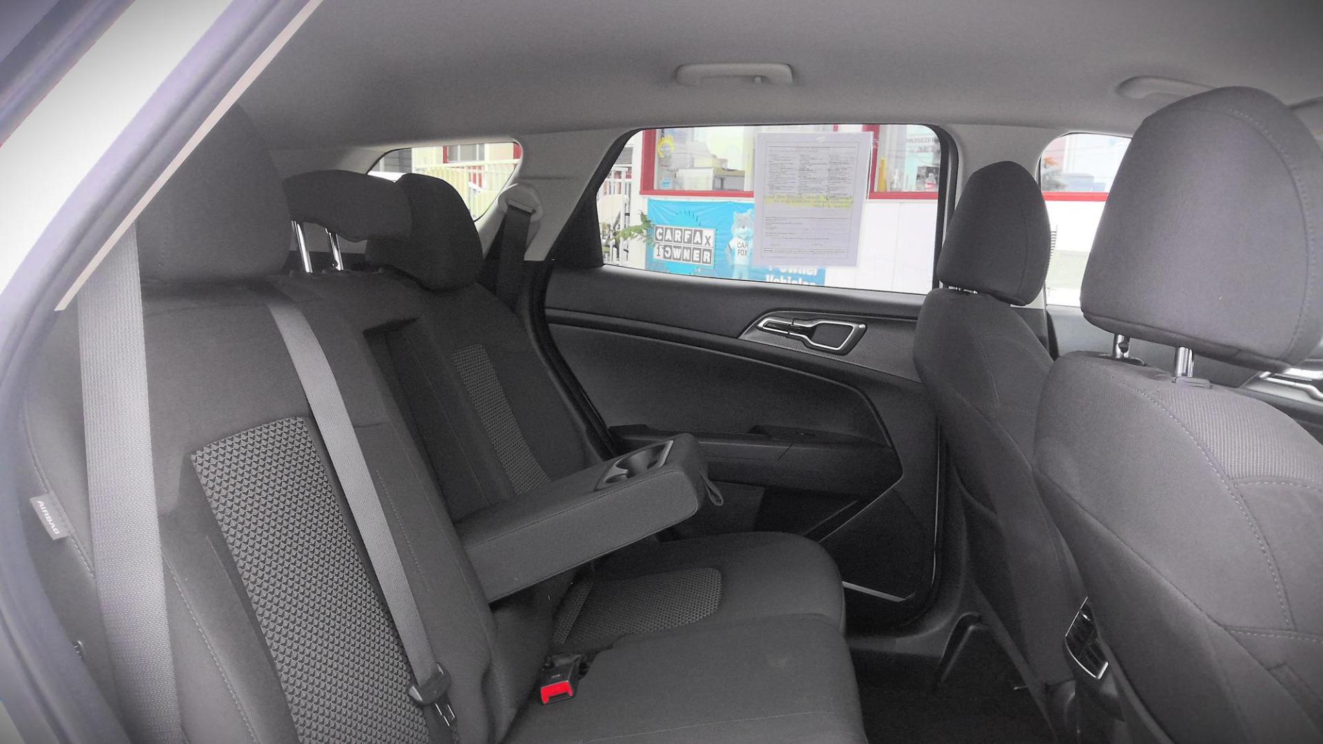 2024 WHITE Kia Sportage LX AWD (KNDPUCDF0R7) with an 2.5L V6 DOHC 24V engine, 8A transmission, located at 502 S. Riverside Avenue, Medford, OR, 97501, (541) 773-3136, 42.322803, -122.867477 - Photo#8
