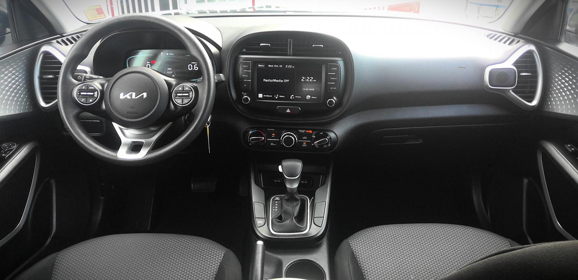 2024 GRAY Kia Soul LX CVT (KNDJ23AU4R7) with an 2.0L L4 DOHC 16V engine, CVT transmission, located at 502 S. Riverside Avenue, Medford, OR, 97501, (541) 773-3136, 42.322803, -122.867477 - Photo#6