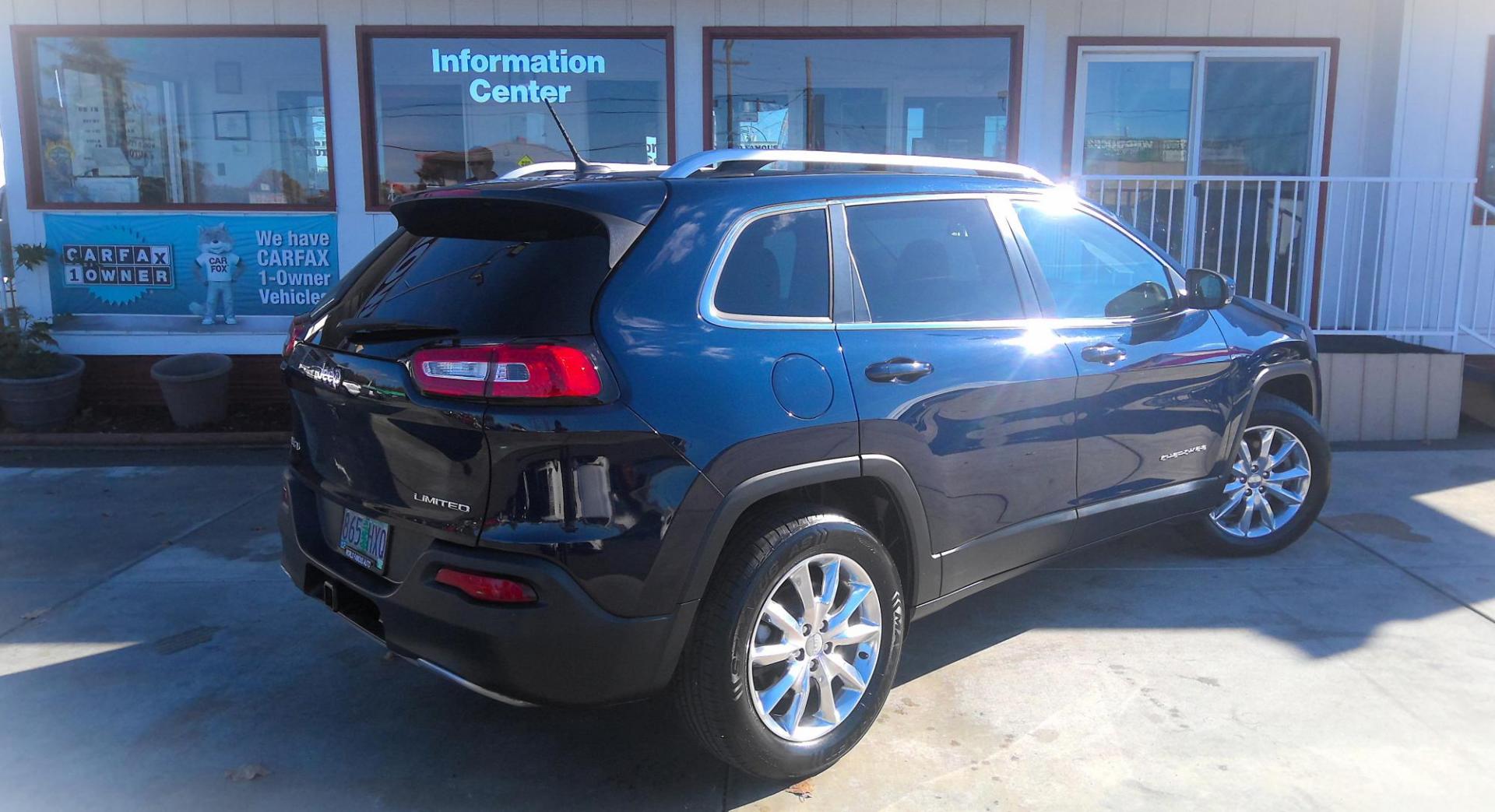 2015 BLUE Jeep Cherokee Limited 4WD (1C4PJMDB2FW) with an 2.4L L4 DOHC 16V engine, 9-Speed Automatic transmission, located at 502 S. Riverside Avenue, Medford, OR, 97501, (541) 773-3136, 42.322803, -122.867477 - Photo#2