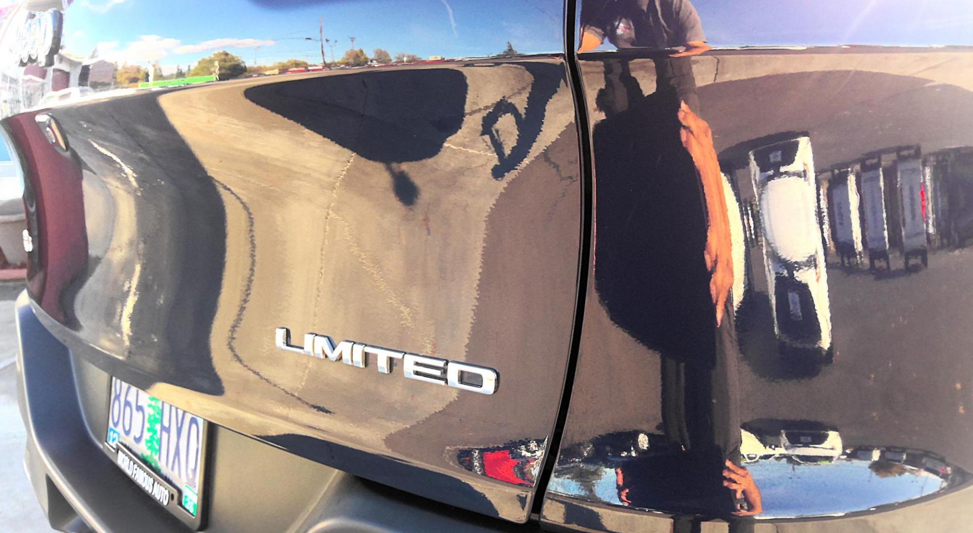 2015 BLUE Jeep Cherokee Limited 4WD (1C4PJMDB2FW) with an 2.4L L4 DOHC 16V engine, 9-Speed Automatic transmission, located at 502 S. Riverside Avenue, Medford, OR, 97501, (541) 773-3136, 42.322803, -122.867477 - Photo#3