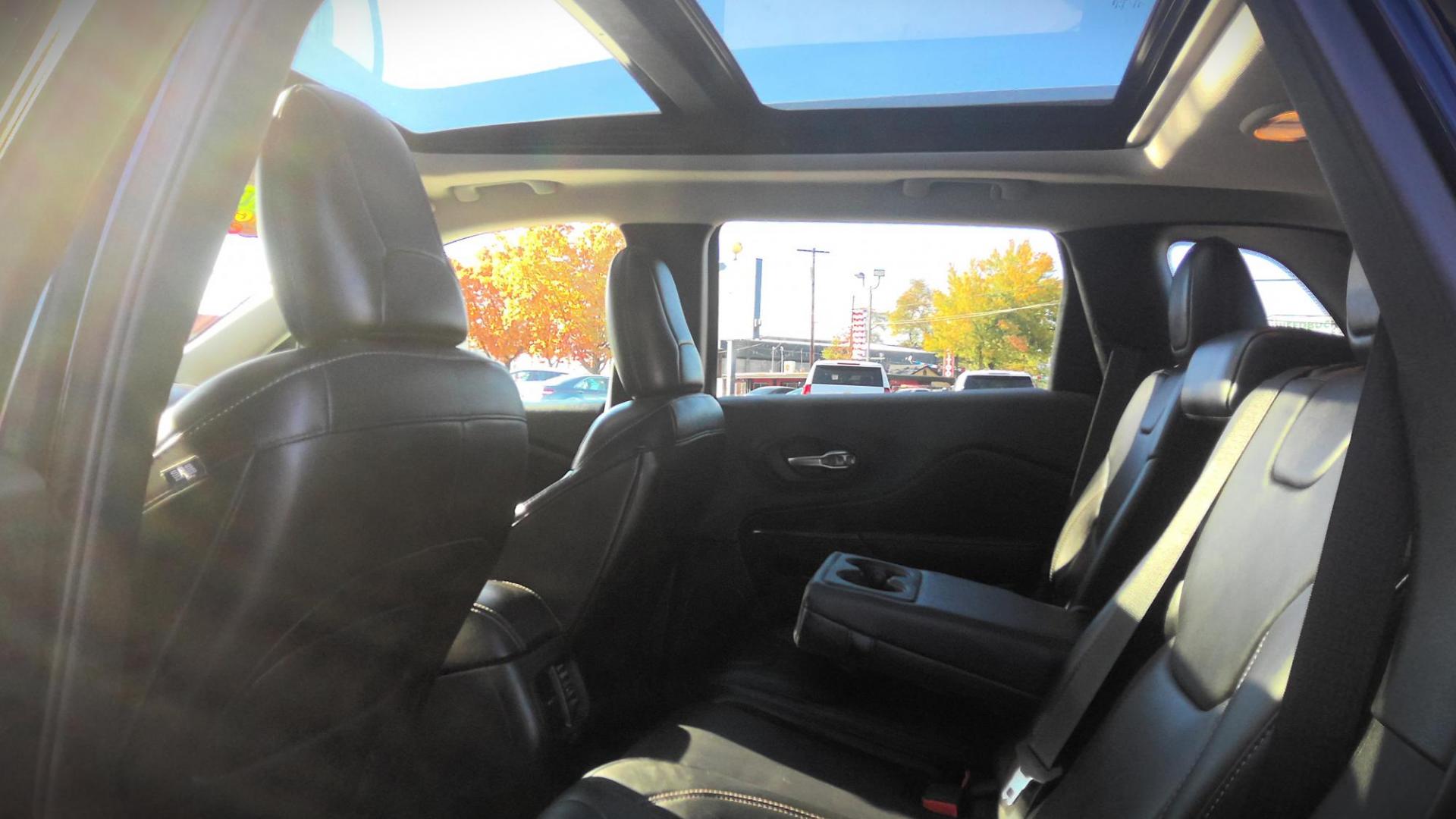 2015 BLUE Jeep Cherokee Limited 4WD (1C4PJMDB2FW) with an 2.4L L4 DOHC 16V engine, 9-Speed Automatic transmission, located at 502 S. Riverside Avenue, Medford, OR, 97501, (541) 773-3136, 42.322803, -122.867477 - Photo#8