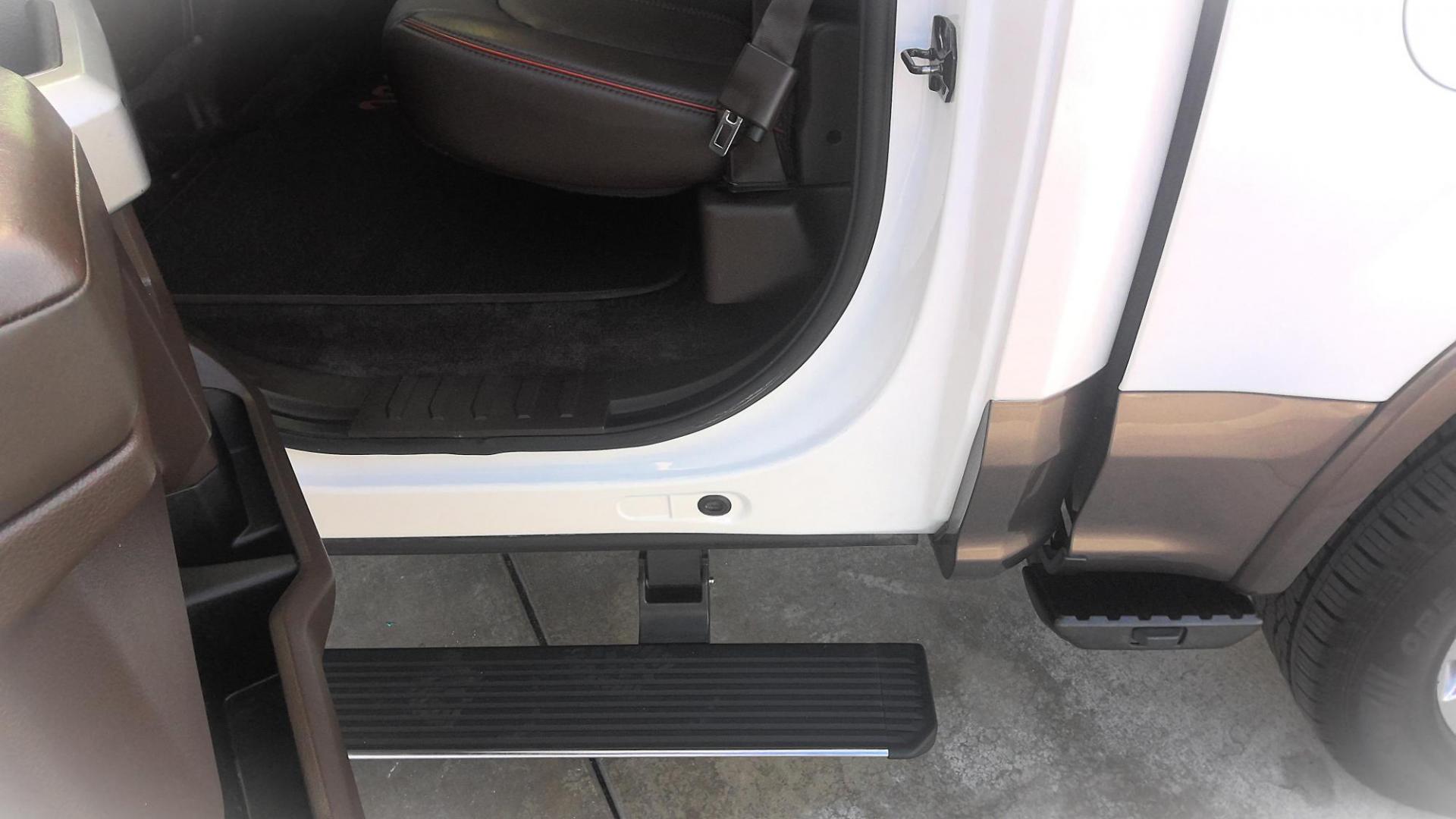 2017 WHITE Ford F-150 XLT SuperCrew 6.5-ft. Bed 4WD (1FTEW1EG4HF) with an 3.5L V6 TURBO engine, 6A transmission, located at 502 S. Riverside Avenue, Medford, OR, 97501, (541) 773-3136, 42.322803, -122.867477 - Photo#11