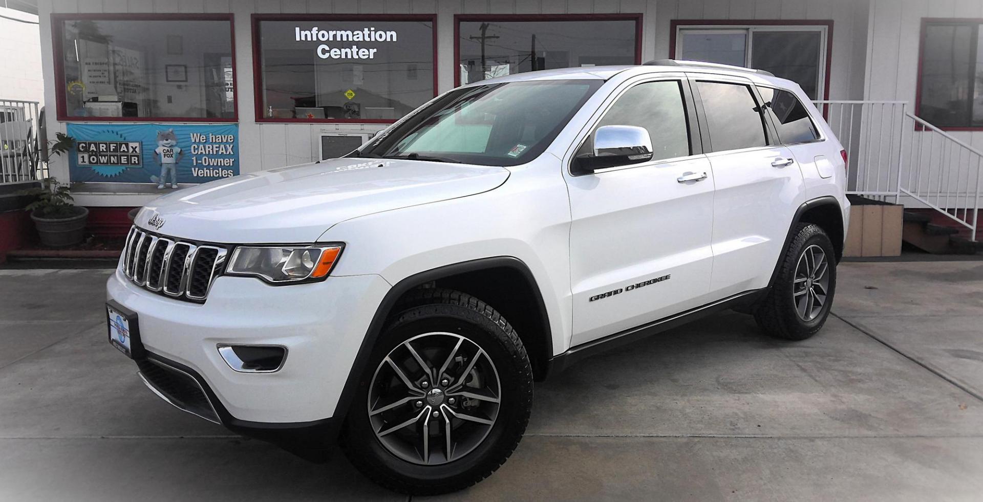 2018 WHITE Jeep Grand Cherokee Limited 4WD (1C4RJFBG6JC) with an 3.6L V6 DOHC 24V engine, 8A transmission, located at 502 S. Riverside Avenue, Medford, OR, 97501, (541) 773-3136, 42.322803, -122.867477 - Photo#1