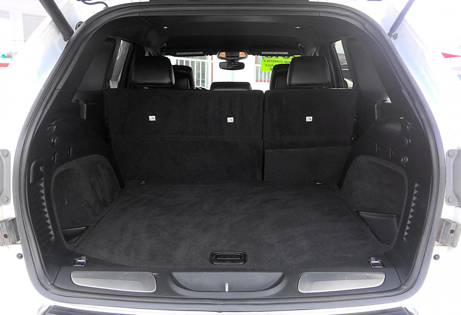 2018 WHITE Jeep Grand Cherokee Limited 4WD (1C4RJFBG6JC) with an 3.6L V6 DOHC 24V engine, 8A transmission, located at 502 S. Riverside Avenue, Medford, OR, 97501, (541) 773-3136, 42.322803, -122.867477 - Photo#5