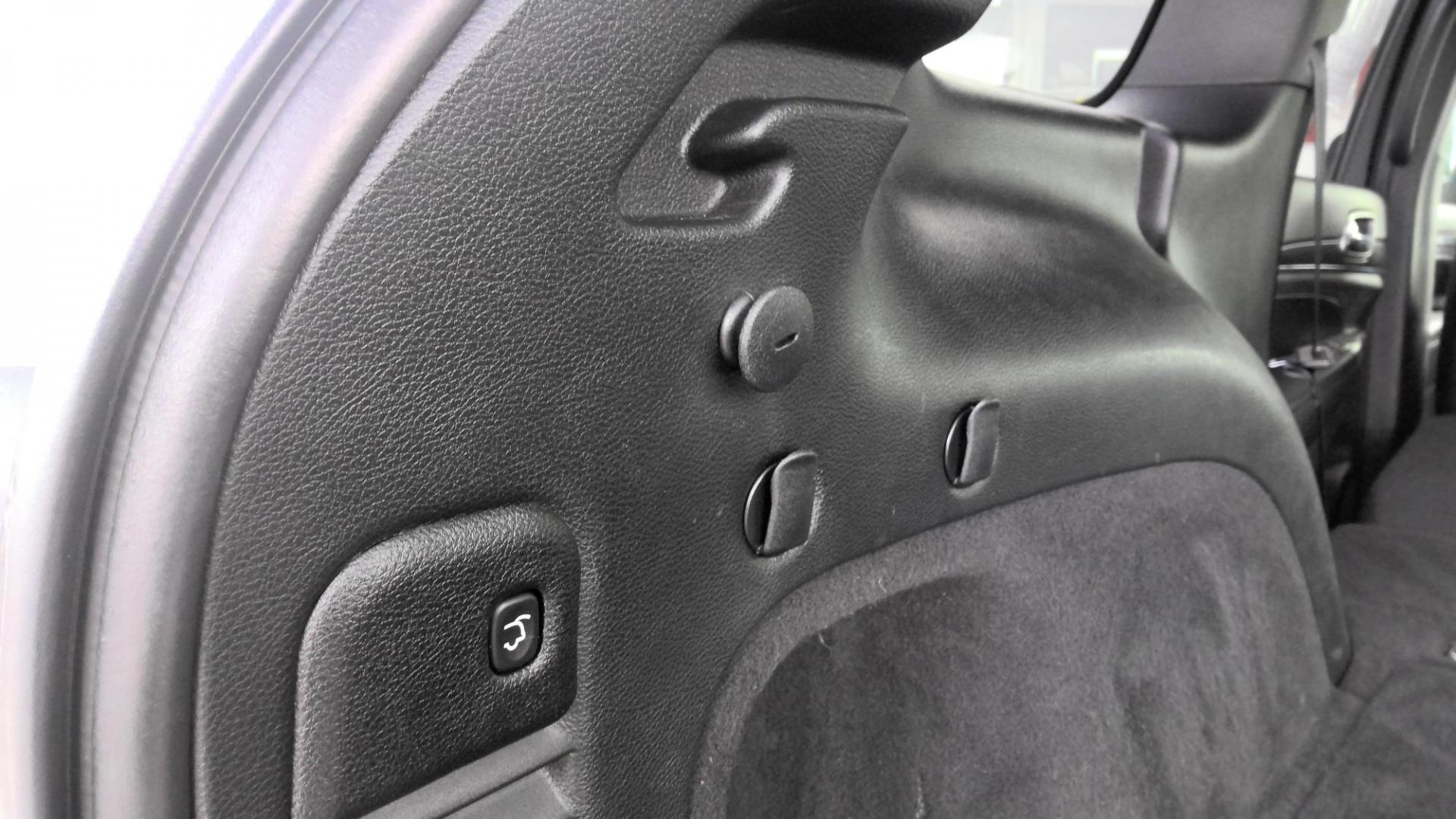 2018 WHITE Jeep Grand Cherokee Limited 4WD (1C4RJFBG6JC) with an 3.6L V6 DOHC 24V engine, 8A transmission, located at 502 S. Riverside Avenue, Medford, OR, 97501, (541) 773-3136, 42.322803, -122.867477 - Photo#7