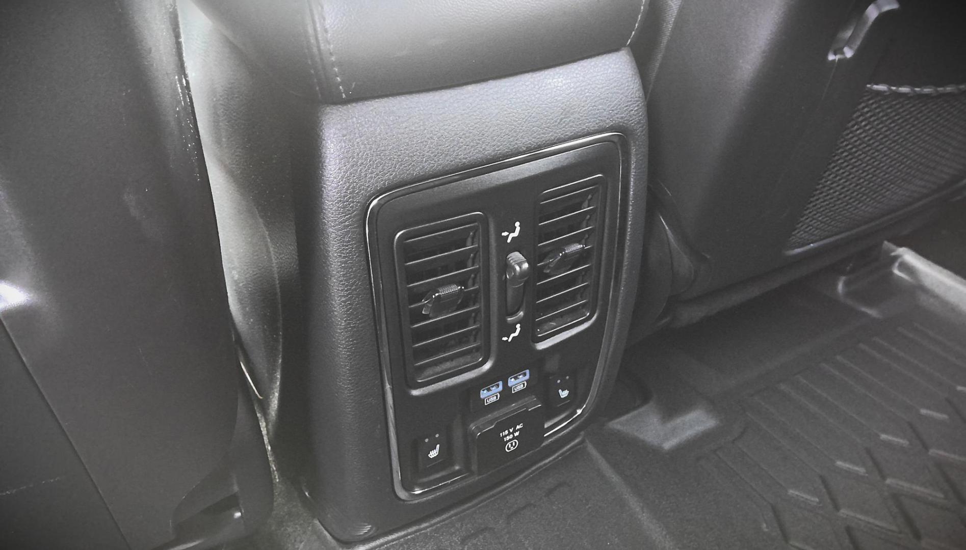 2018 WHITE Jeep Grand Cherokee Limited 4WD (1C4RJFBG6JC) with an 3.6L V6 DOHC 24V engine, 8A transmission, located at 502 S. Riverside Avenue, Medford, OR, 97501, (541) 773-3136, 42.322803, -122.867477 - Photo#9