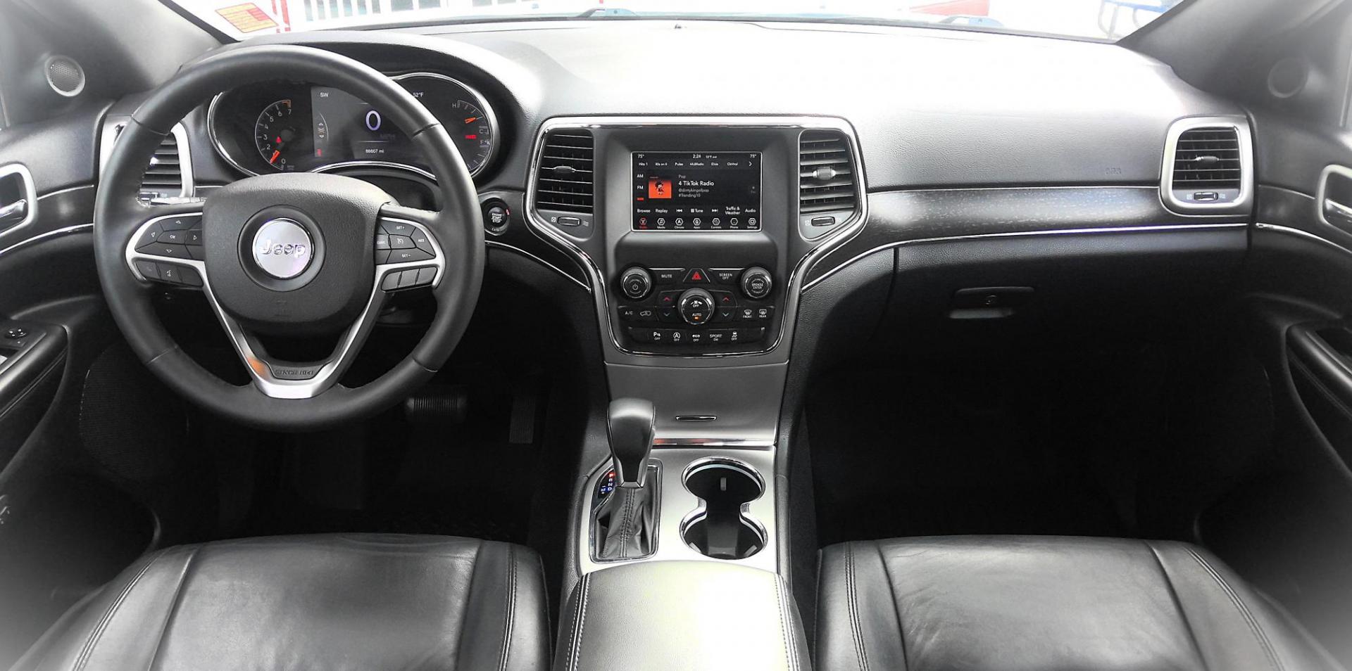 2018 WHITE Jeep Grand Cherokee Limited 4WD (1C4RJFBG6JC) with an 3.6L V6 DOHC 24V engine, 8A transmission, located at 502 S. Riverside Avenue, Medford, OR, 97501, (541) 773-3136, 42.322803, -122.867477 - Photo#10