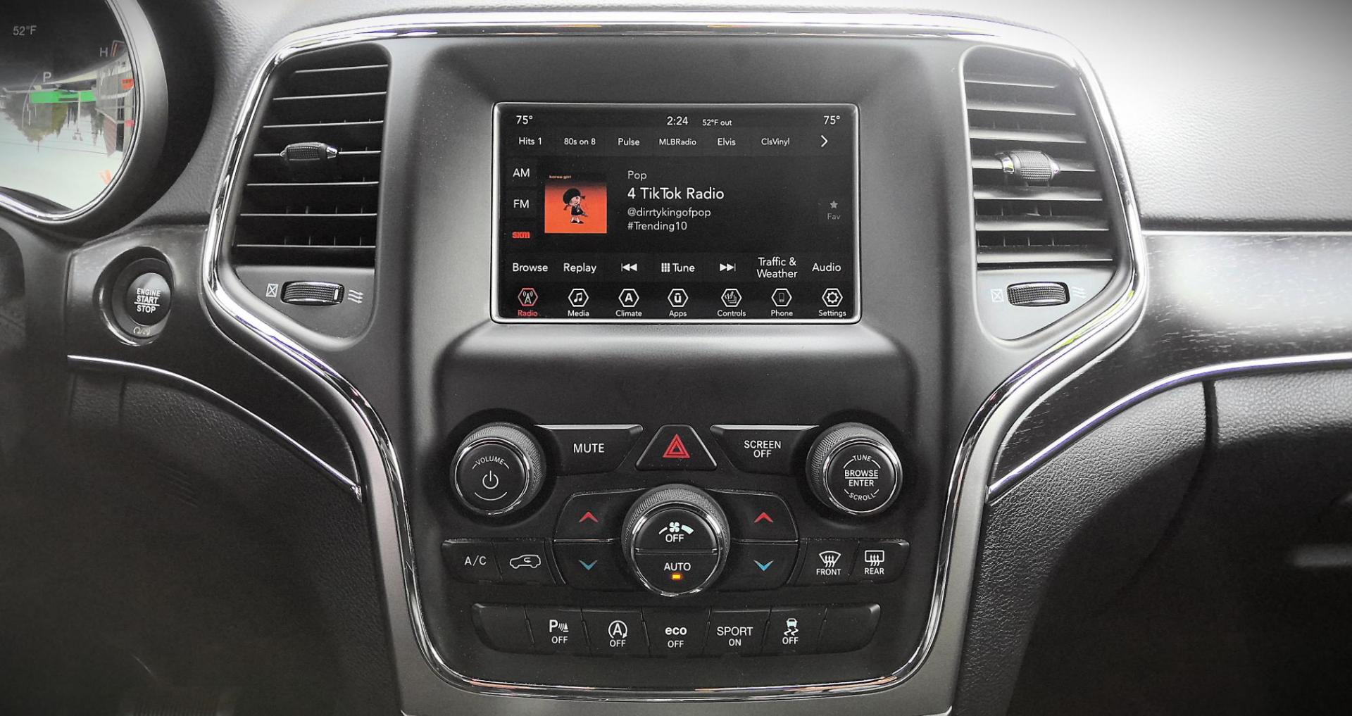 2018 WHITE Jeep Grand Cherokee Limited 4WD (1C4RJFBG6JC) with an 3.6L V6 DOHC 24V engine, 8A transmission, located at 502 S. Riverside Avenue, Medford, OR, 97501, (541) 773-3136, 42.322803, -122.867477 - Photo#11