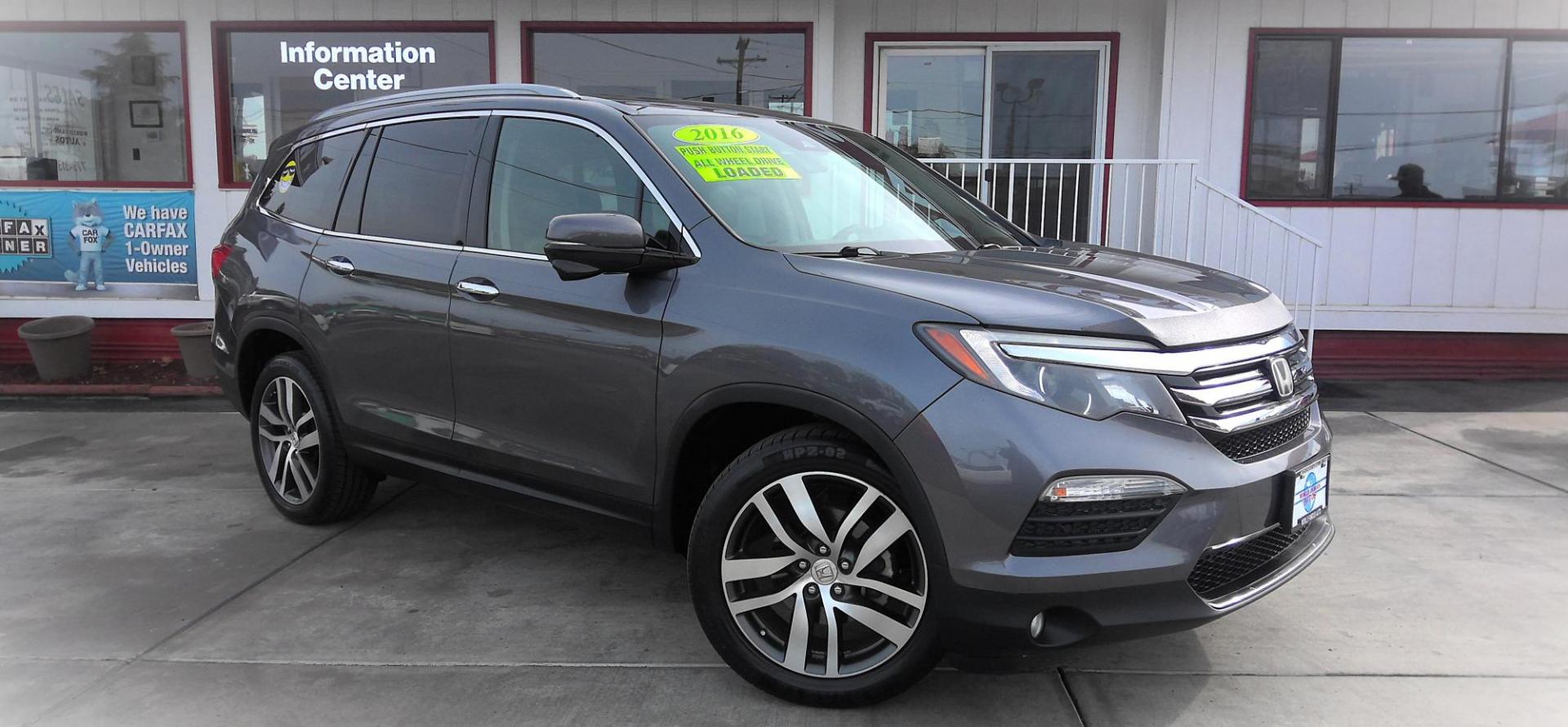 2016 GRAY Honda Pilot Touring 4WD (5FNYF6H97GB) with an 3.5L V6 SOHC 24V engine, 9-Speed Automatic transmission, located at 502 S. Riverside Avenue, Medford, OR, 97501, (541) 773-3136, 42.322803, -122.867477 - Photo#1