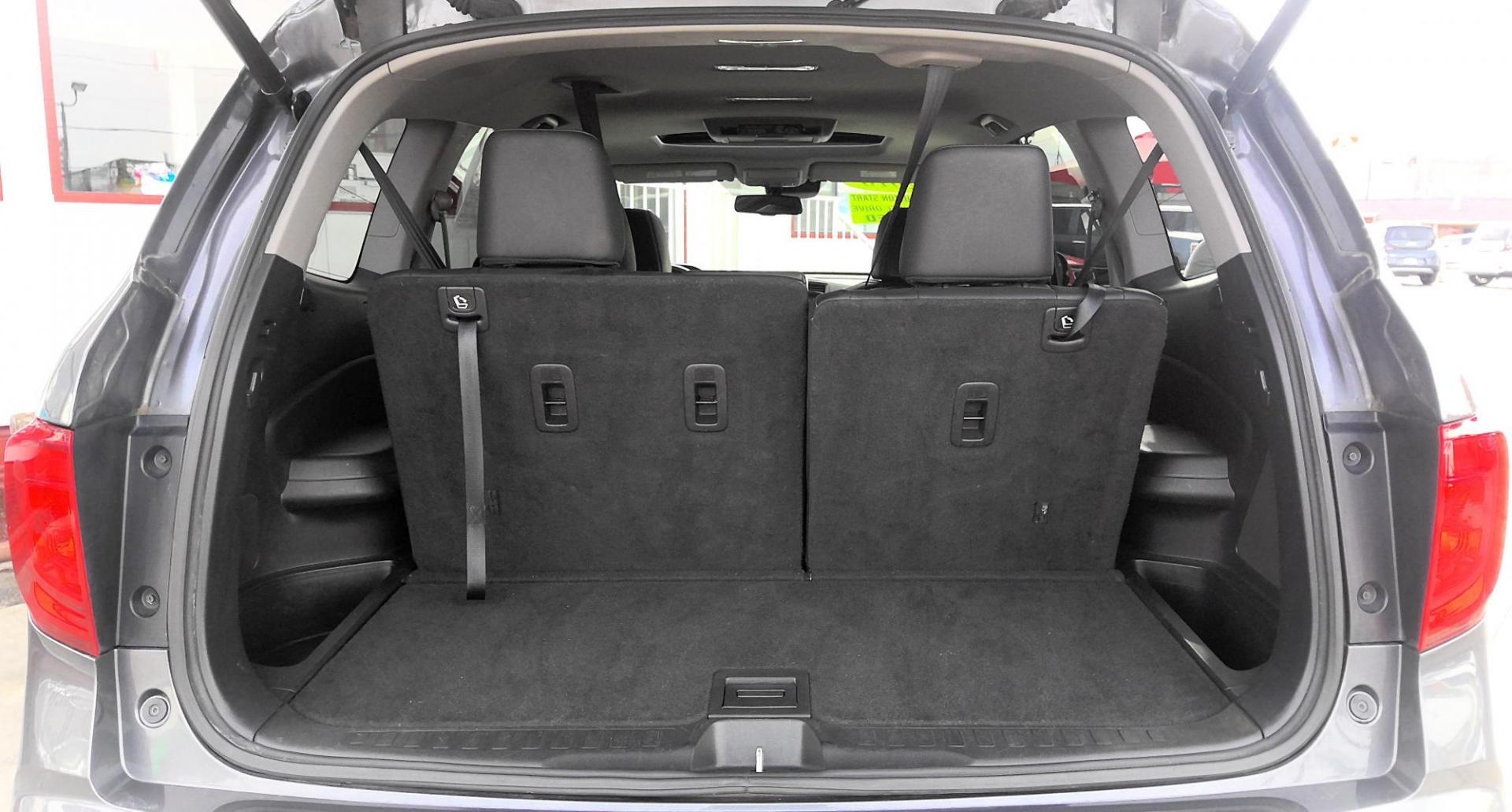 2016 GRAY Honda Pilot Touring 4WD (5FNYF6H97GB) with an 3.5L V6 SOHC 24V engine, 9-Speed Automatic transmission, located at 502 S. Riverside Avenue, Medford, OR, 97501, (541) 773-3136, 42.322803, -122.867477 - Photo#5