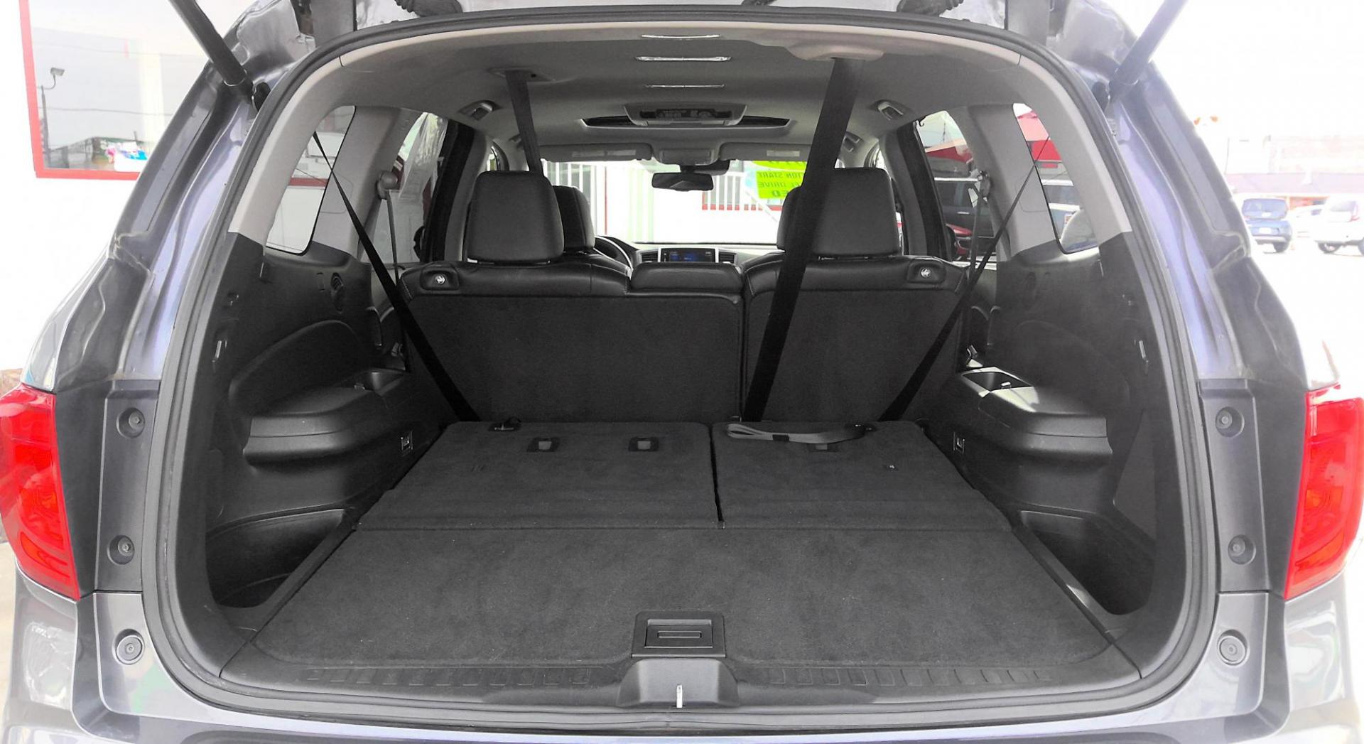 2016 GRAY Honda Pilot Touring 4WD (5FNYF6H97GB) with an 3.5L V6 SOHC 24V engine, 9-Speed Automatic transmission, located at 502 S. Riverside Avenue, Medford, OR, 97501, (541) 773-3136, 42.322803, -122.867477 - Photo#6