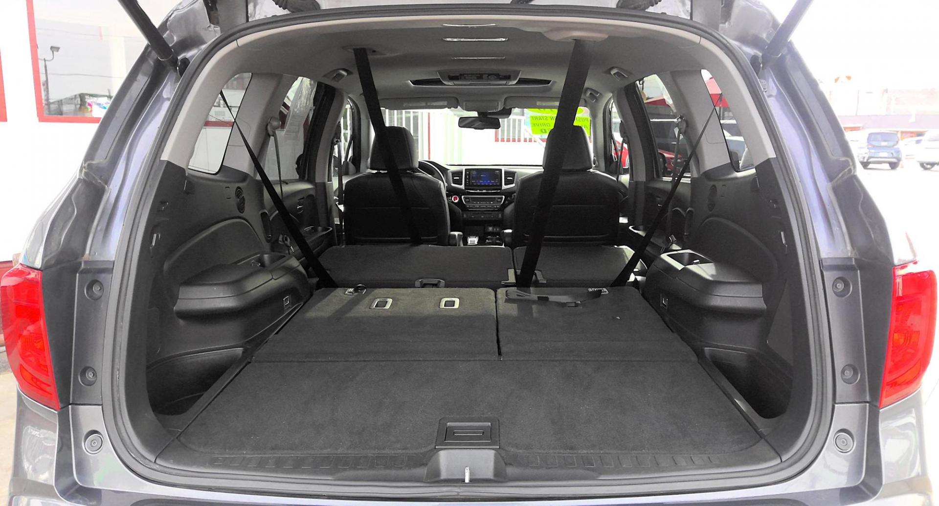 2016 GRAY Honda Pilot Touring 4WD (5FNYF6H97GB) with an 3.5L V6 SOHC 24V engine, 9-Speed Automatic transmission, located at 502 S. Riverside Avenue, Medford, OR, 97501, (541) 773-3136, 42.322803, -122.867477 - Photo#7