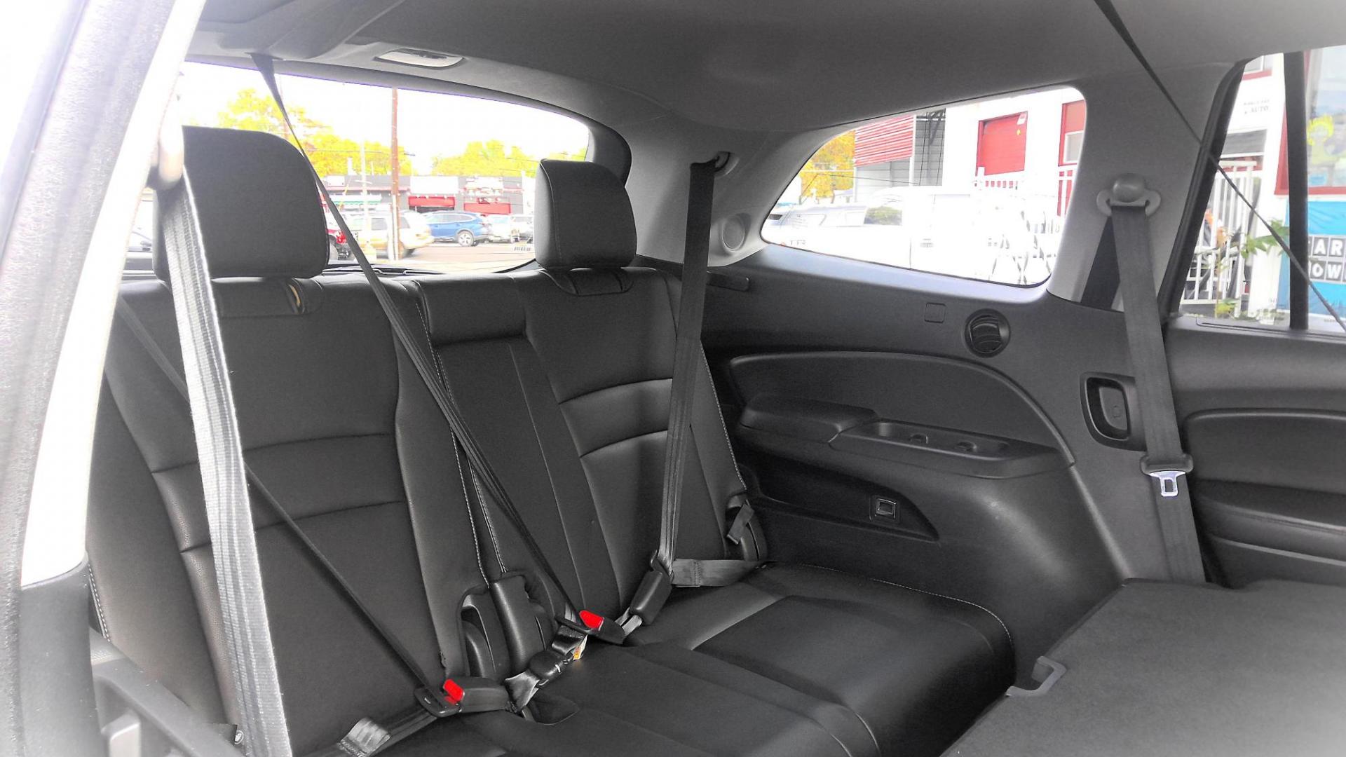 2016 GRAY Honda Pilot Touring 4WD (5FNYF6H97GB) with an 3.5L V6 SOHC 24V engine, 9-Speed Automatic transmission, located at 502 S. Riverside Avenue, Medford, OR, 97501, (541) 773-3136, 42.322803, -122.867477 - Photo#9