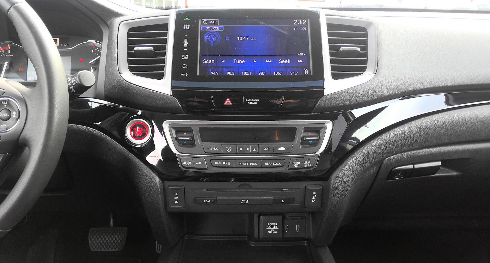 2016 GRAY Honda Pilot Touring 4WD (5FNYF6H97GB) with an 3.5L V6 SOHC 24V engine, 9-Speed Automatic transmission, located at 502 S. Riverside Avenue, Medford, OR, 97501, (541) 773-3136, 42.322803, -122.867477 - Photo#15